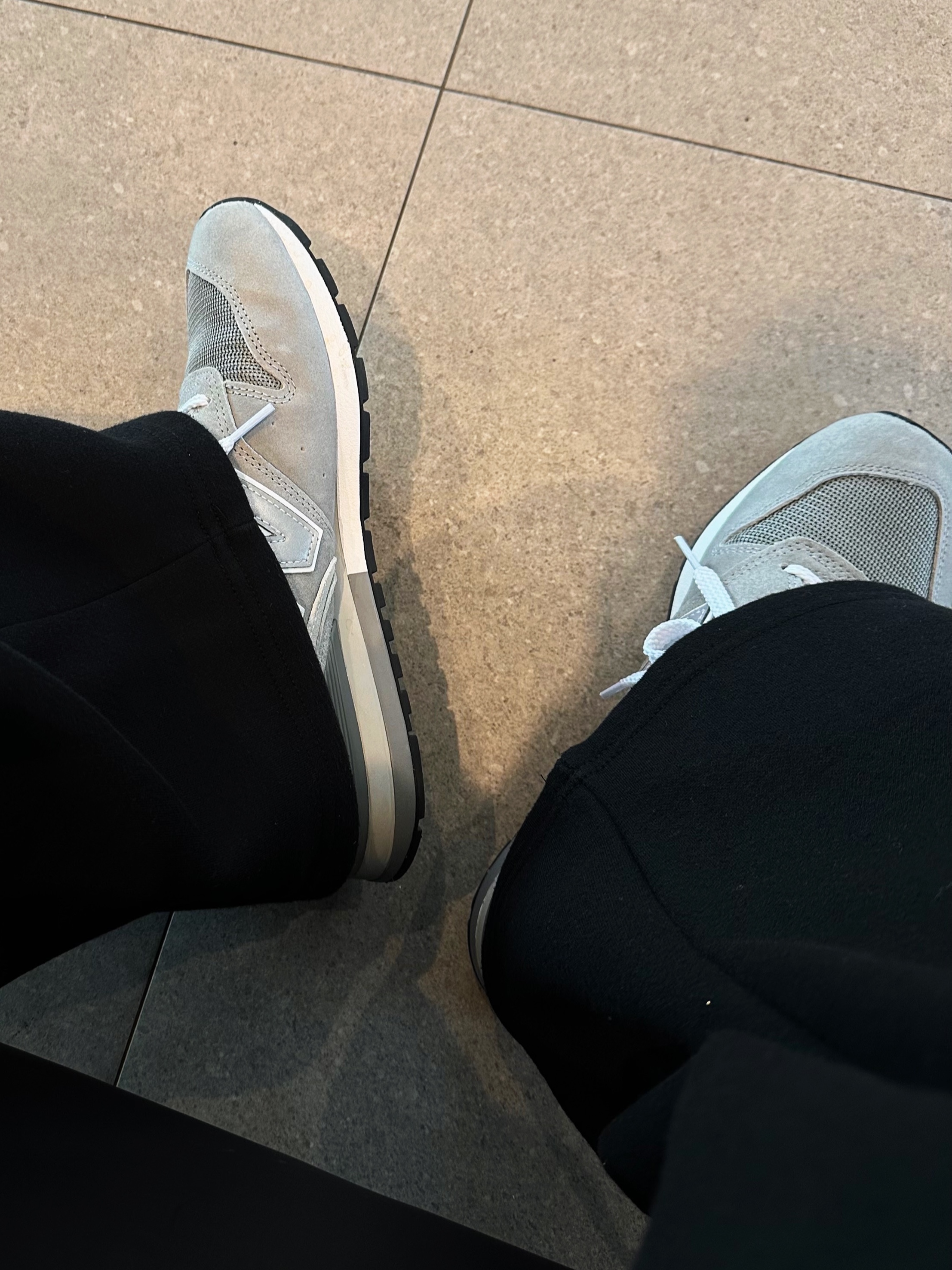 New Balance 996 Grey 착용 스타일