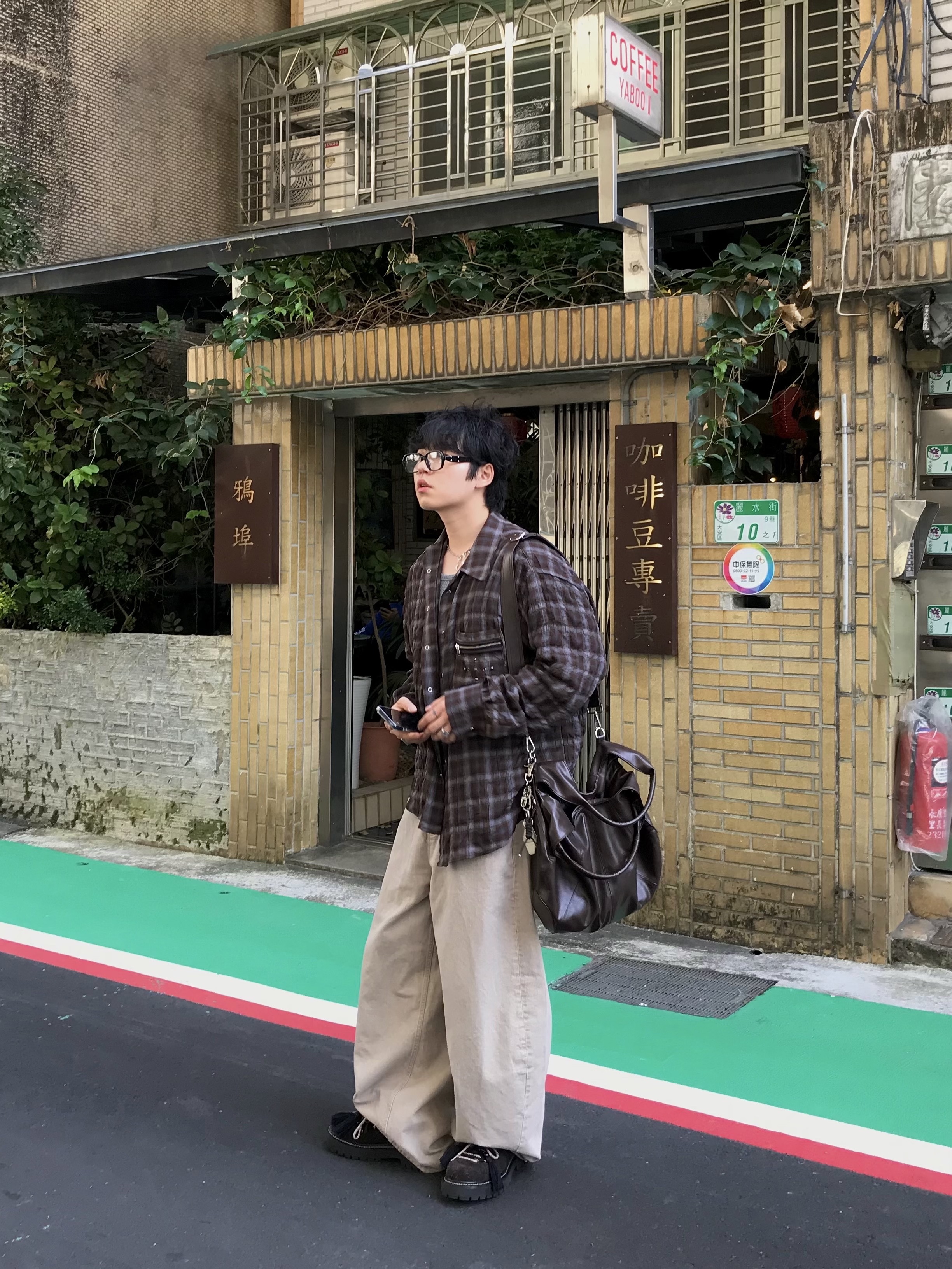 Gentle Monster x Maison Margiela MM114 Black Clear 착용 스타일 - 2