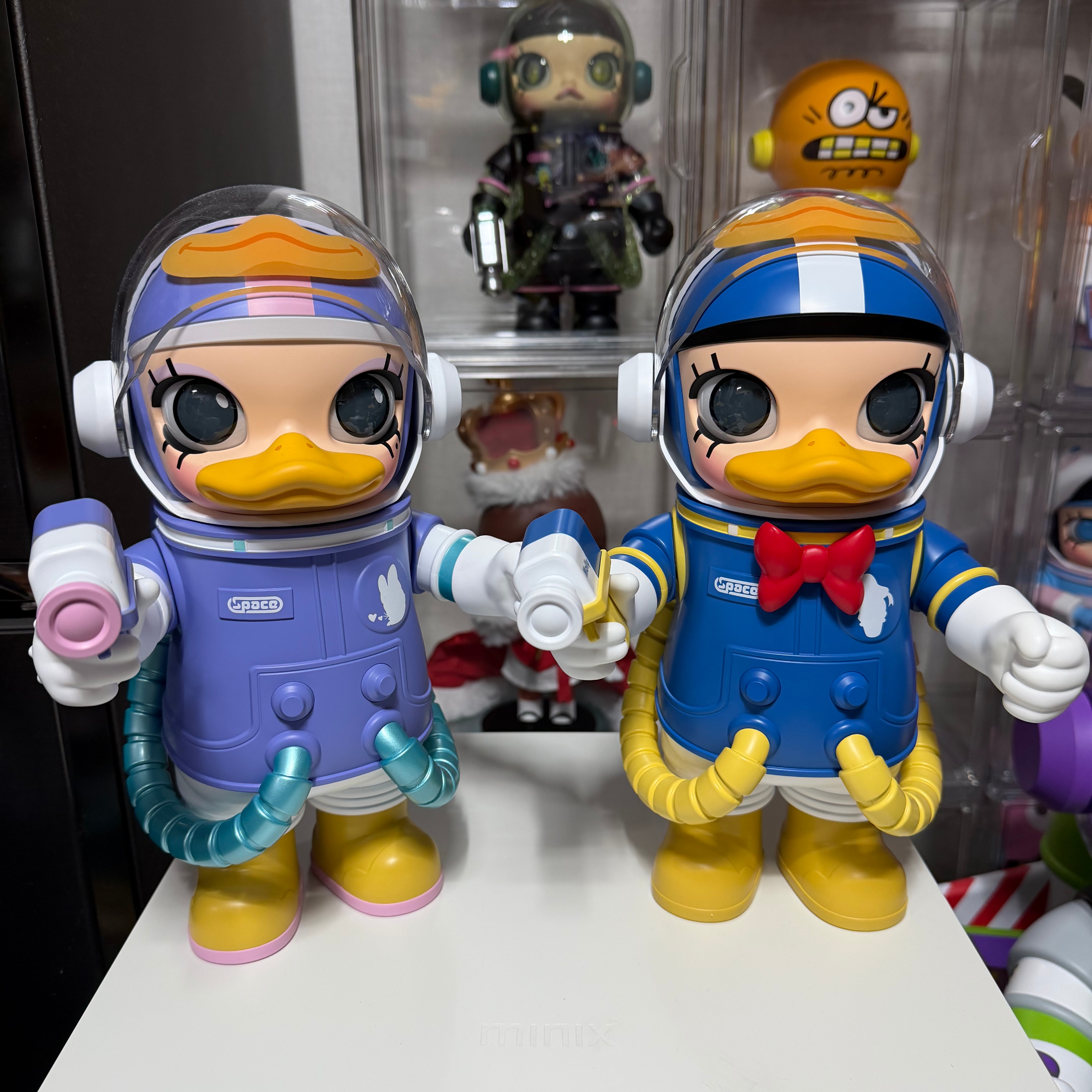Pop Mart Mega Space Molly Donald Duck 400% 착용 스타일 - 1