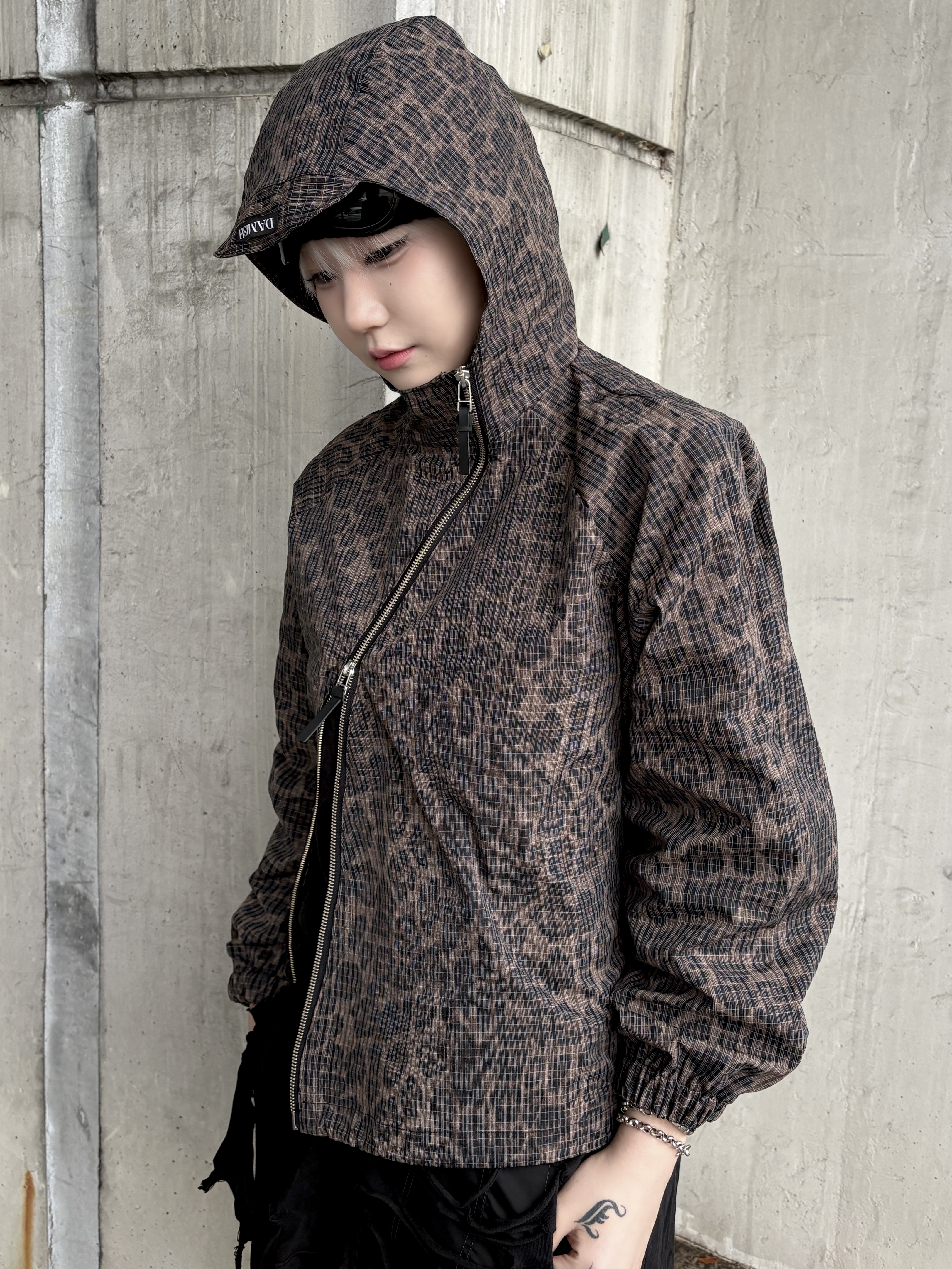 Converse x Drkshdw Turbodrk Chuck 70 Hi Black Lacquered Denim, C.P. Company Extra Fine Merino Wool Goggle Beanie Black - 24FW 착용 스타일 - 2