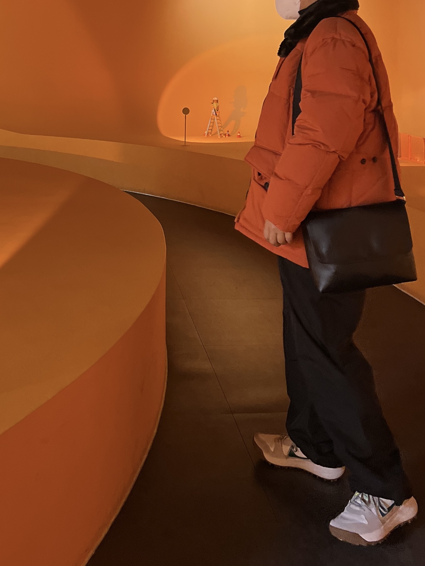 Nike ACG Lowcate Light Iron Ore 착용 스타일