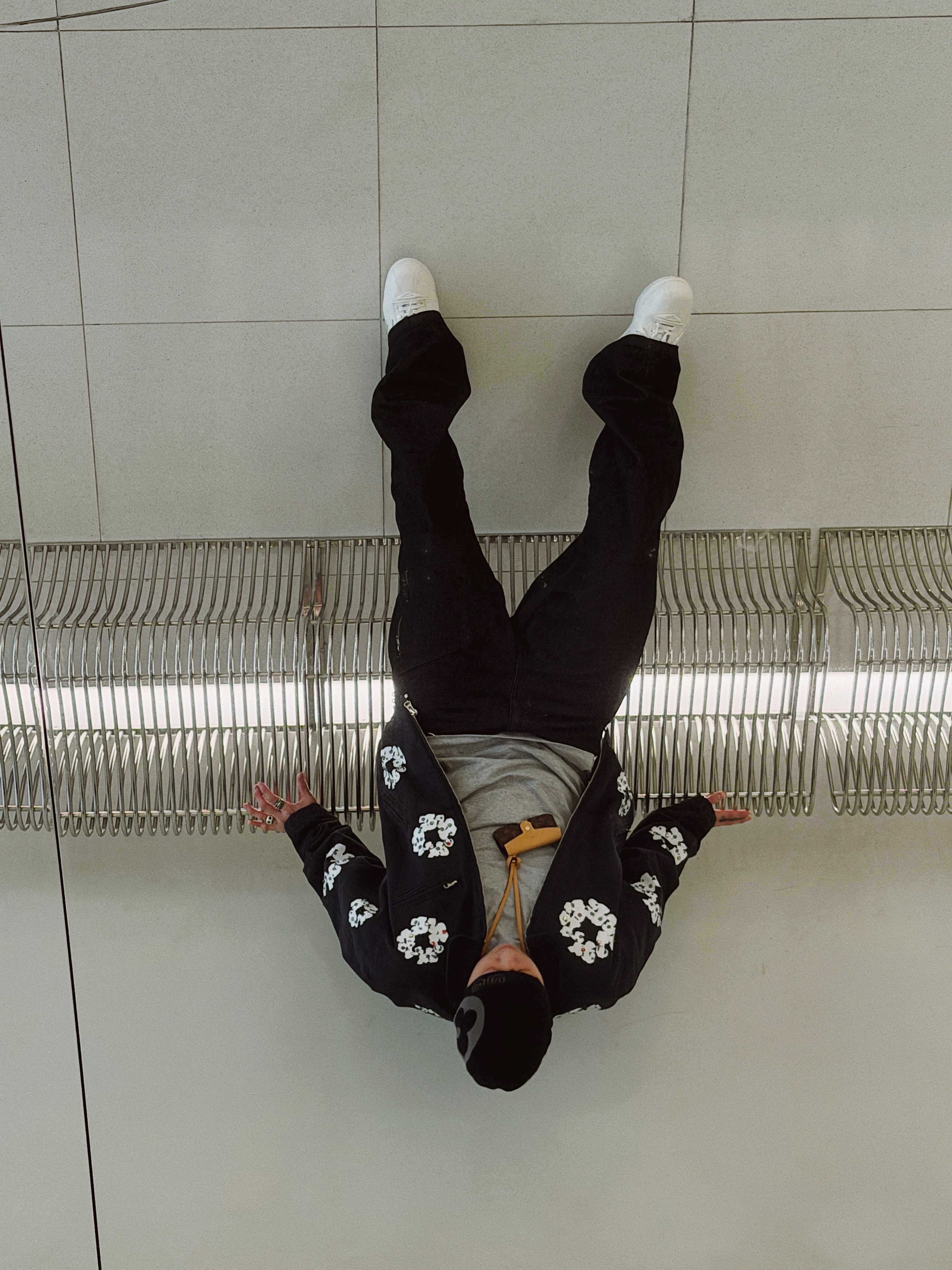 Louis Vuitton LV Fit Monogram Beanie Black, Sundayoffclub Montmartre Cross Moneyclip Chain Antique Silver 착용 스타일 - 8