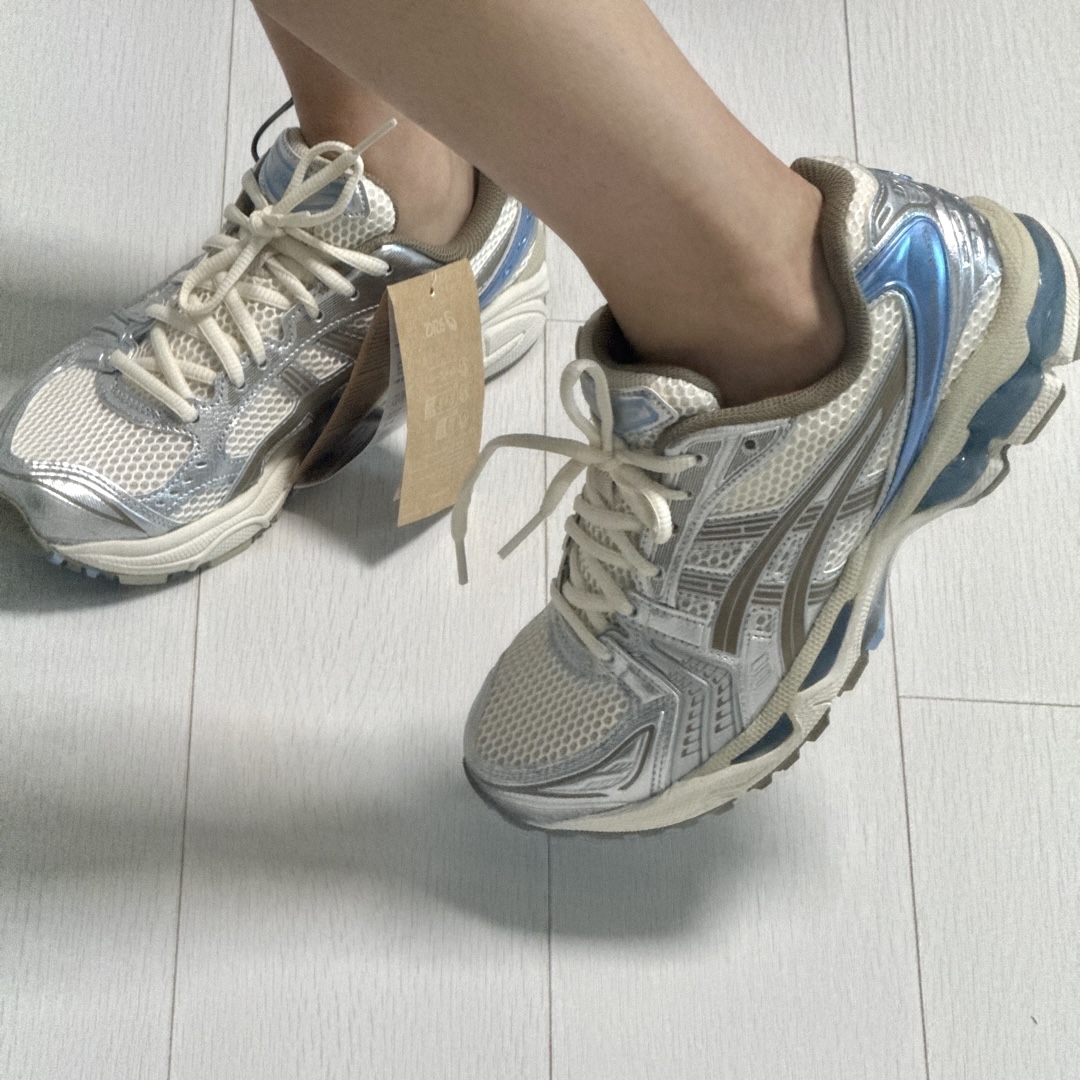(W) Asics Gel-Kayano 14 Cream Pepper 착용 스타일 - 1