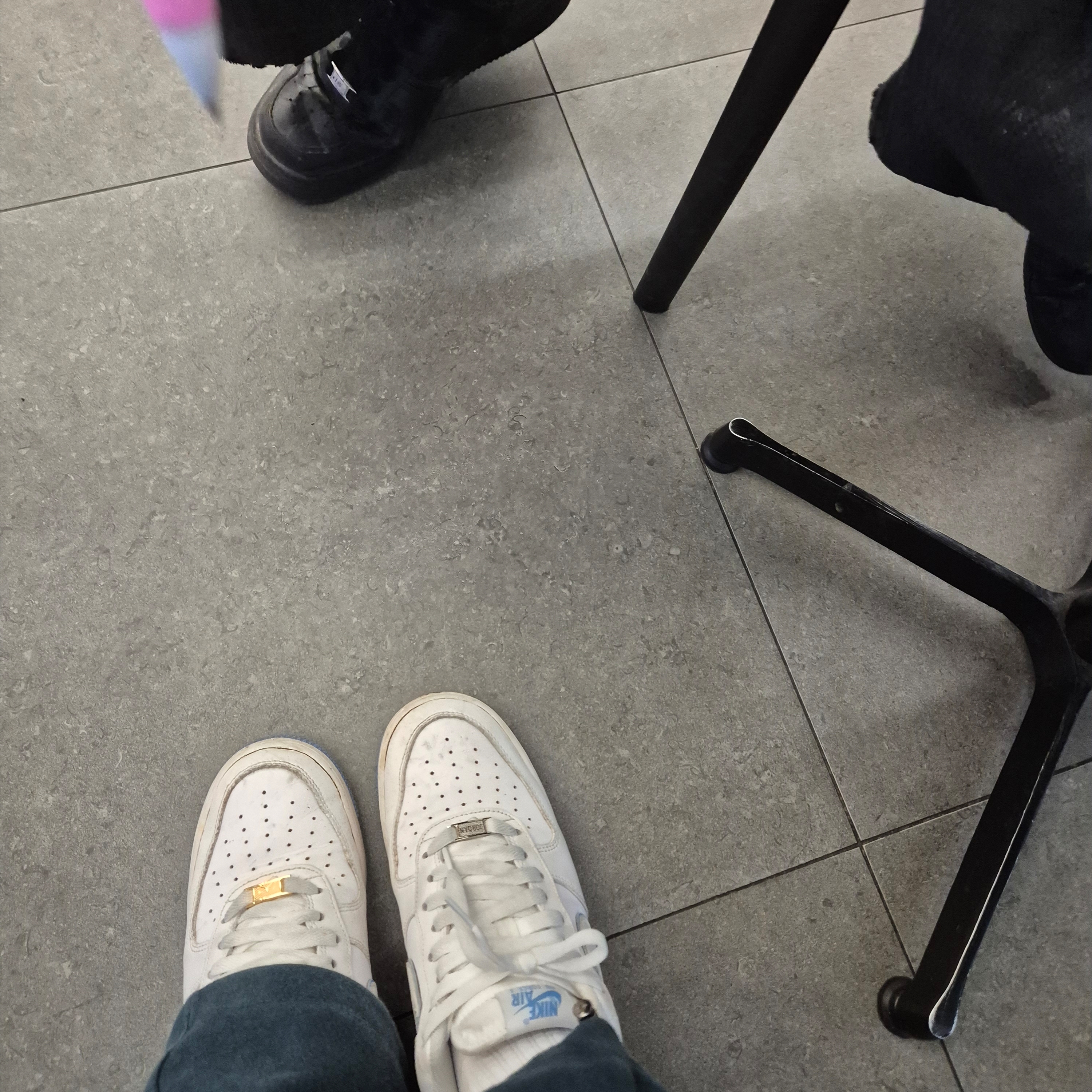 Nike Air Force 1 '07 White University Blue, Nike Air Force 1 '07 Low Triple Black 착용 스타일