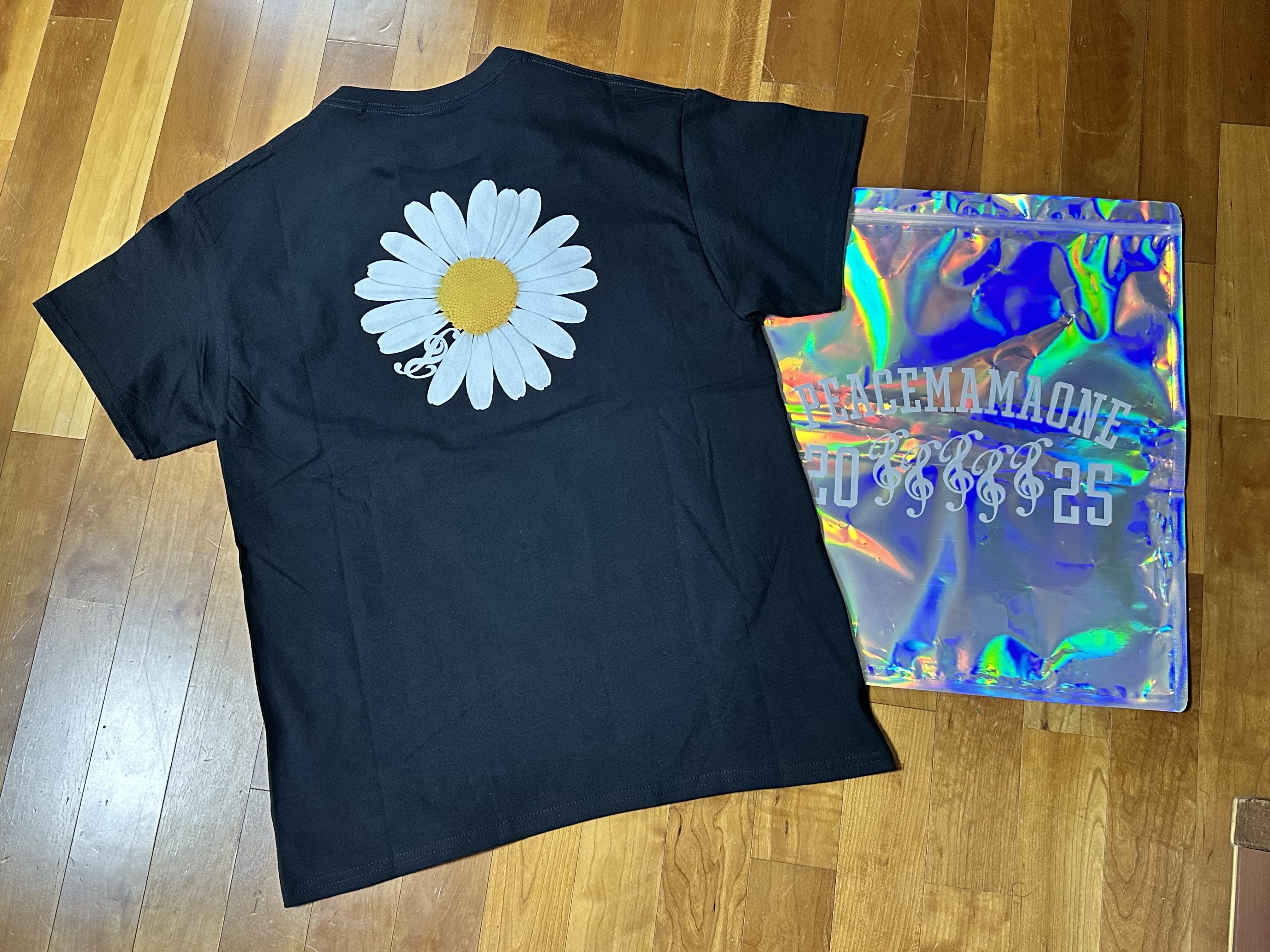Peaceminusone x 2025 MAMA Awards Peacemamaone T-Shirt Black 착용 스타일