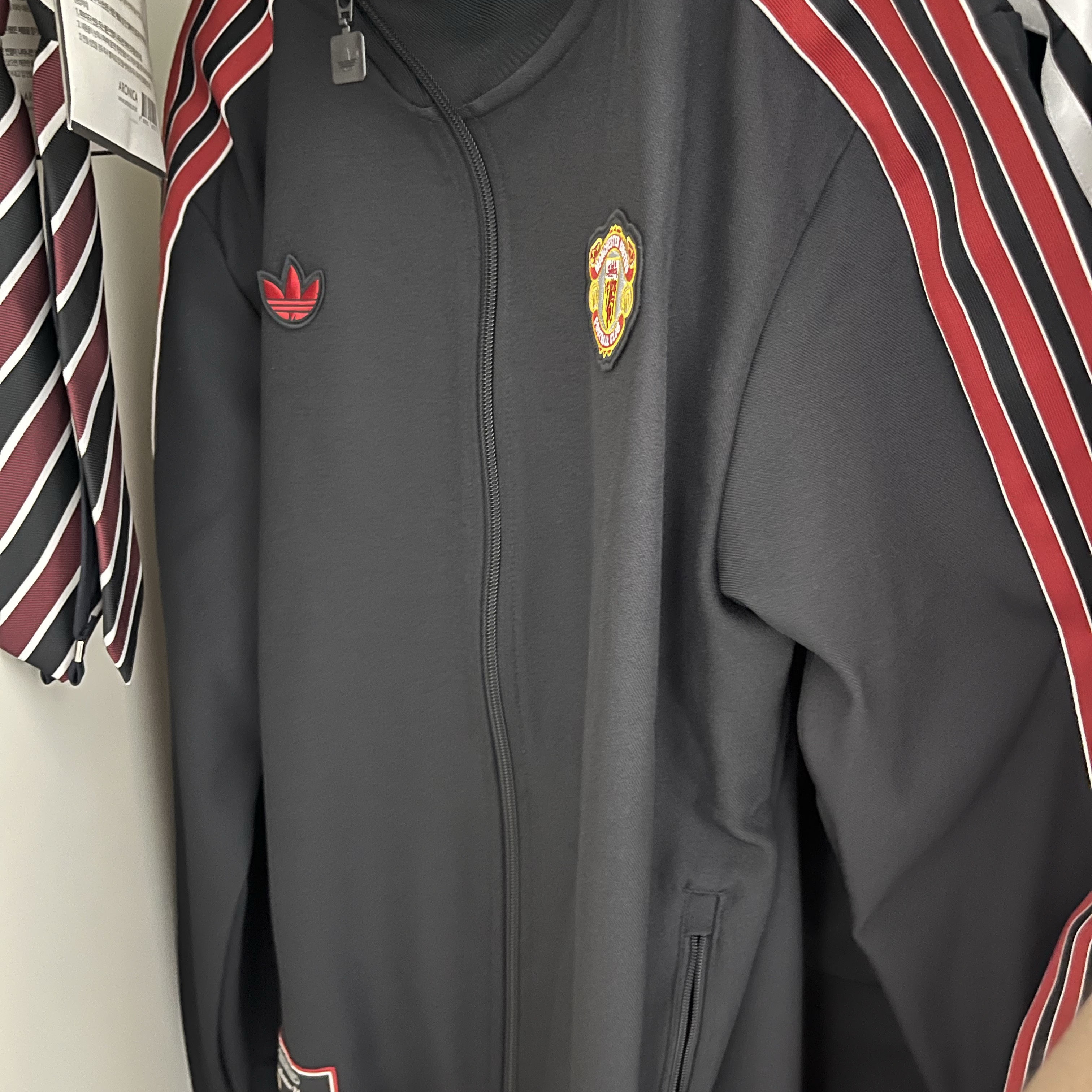 Adidas Manchester United Terrace Icon Track Top Black - US Sizing 착용 스타일