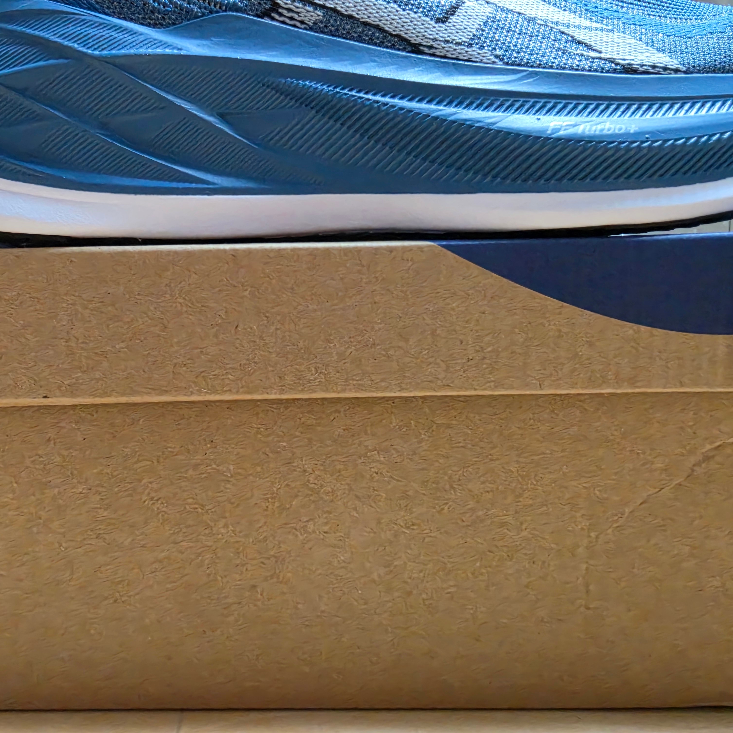 Asics Superblast 2 Winter Sea White 착용 스타일 - 7