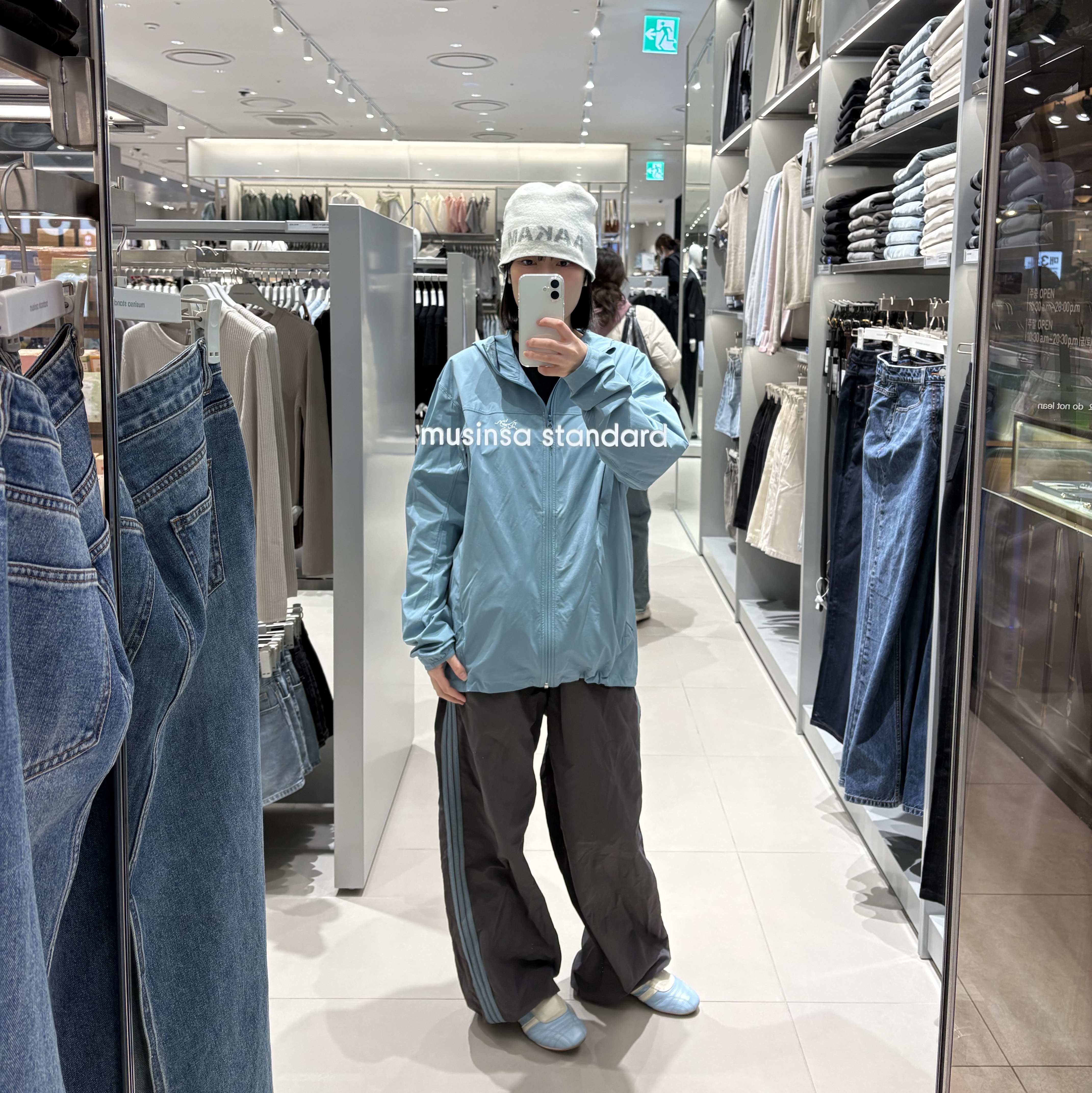 Arc'teryx Gamma Lightweight Hoody Solace, (W) Adidas Taekwondo Off White Clear Sky 착용 스타일 - 1