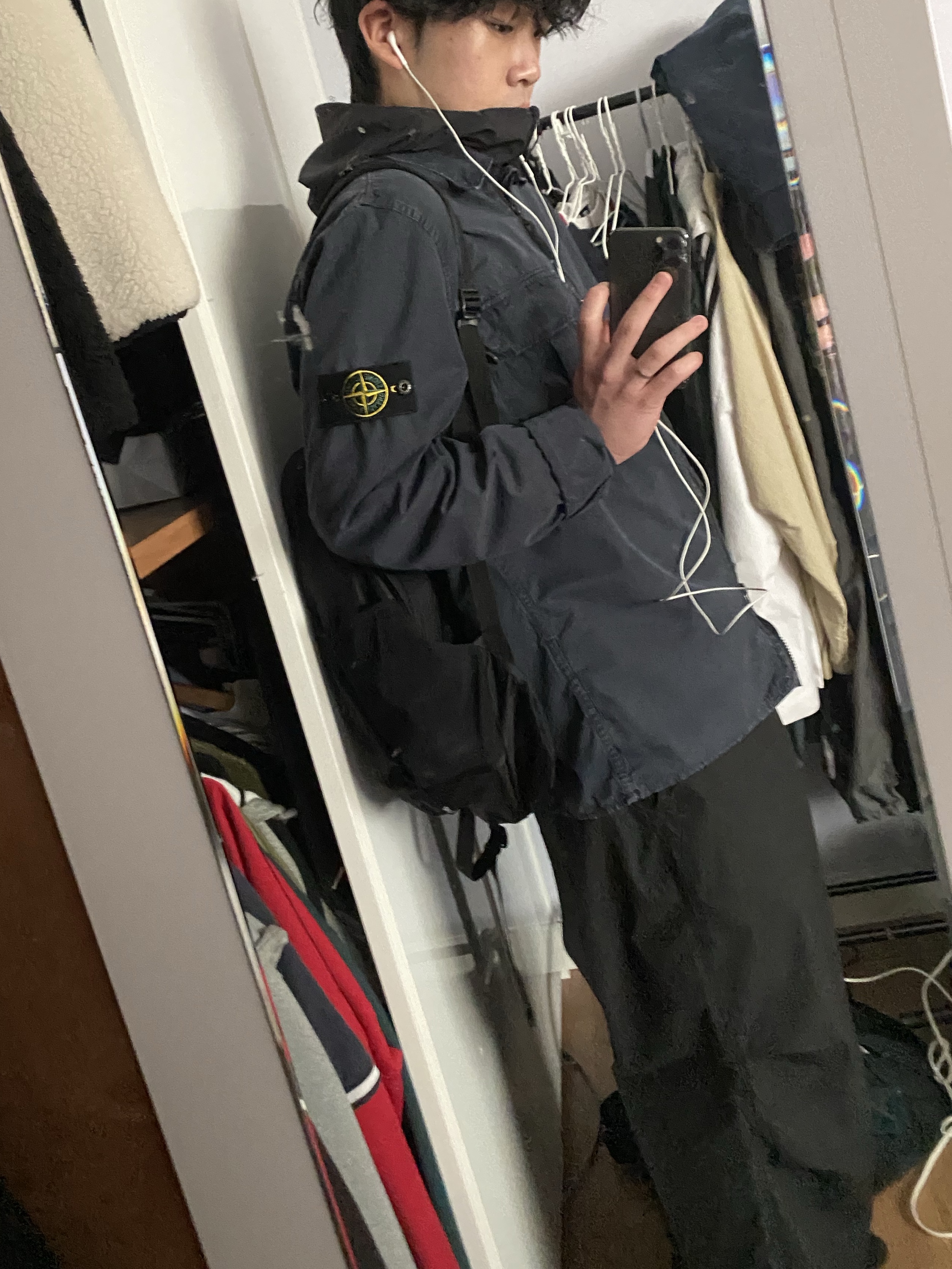 Arc'teryx Squamish Hoody Black, Stone Island 11803 Naslan Light Polartec Overshirt Navy Blue - 21FW 착용 스타일
