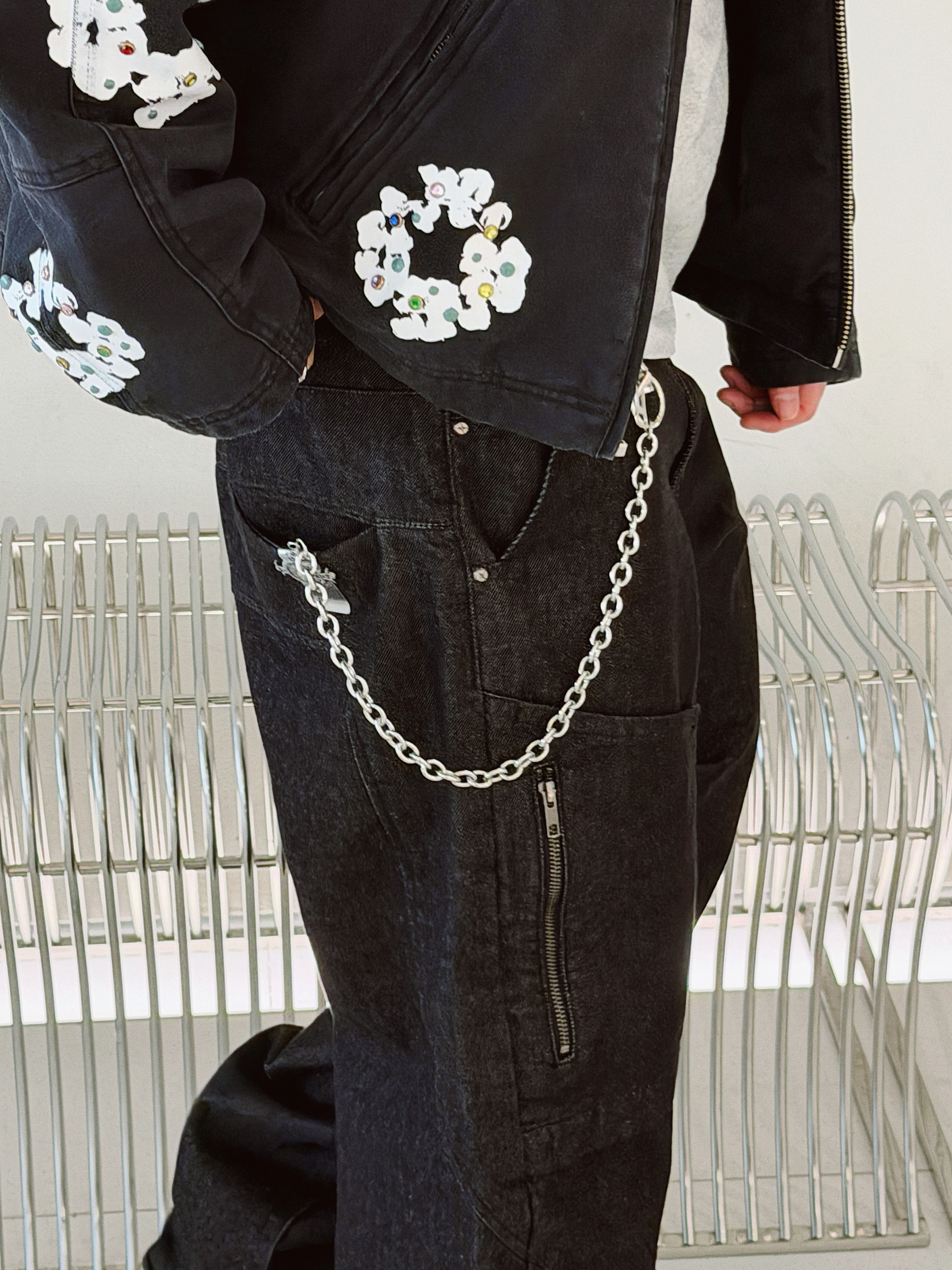 Louis Vuitton LV Fit Monogram Beanie Black, Sundayoffclub Montmartre Cross Moneyclip Chain Antique Silver 착용 스타일 - 9