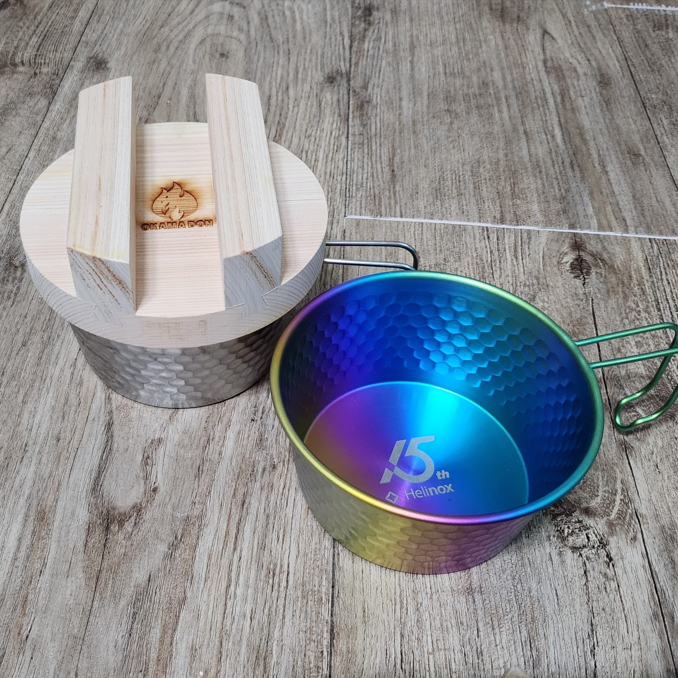 Helinox 15th Anniversary Sierra Cup Titanium Rainbow 착용 스타일 - 2