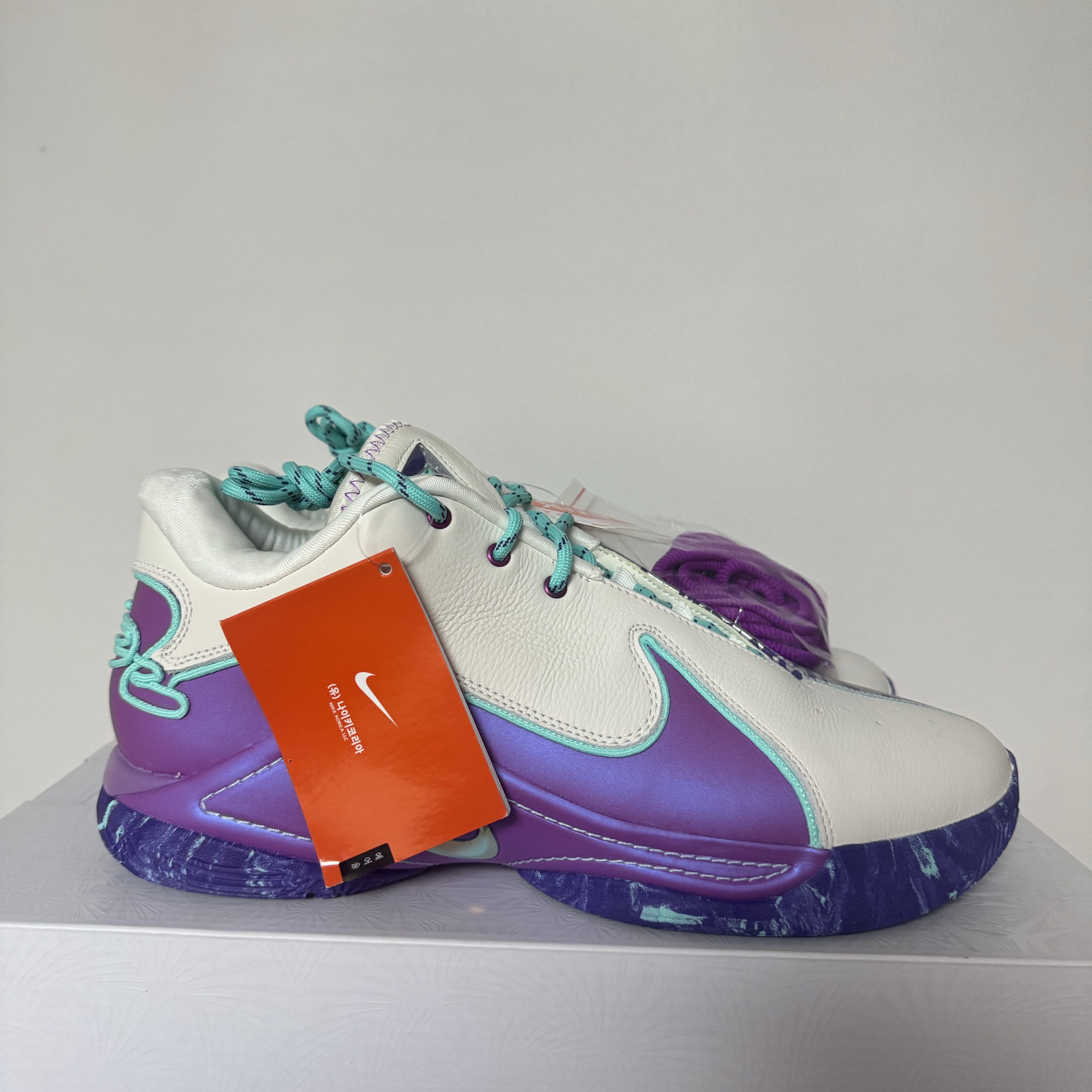 Nike LeBron 22 EP Vivid Purple Hyper Turquoise 착용 스타일