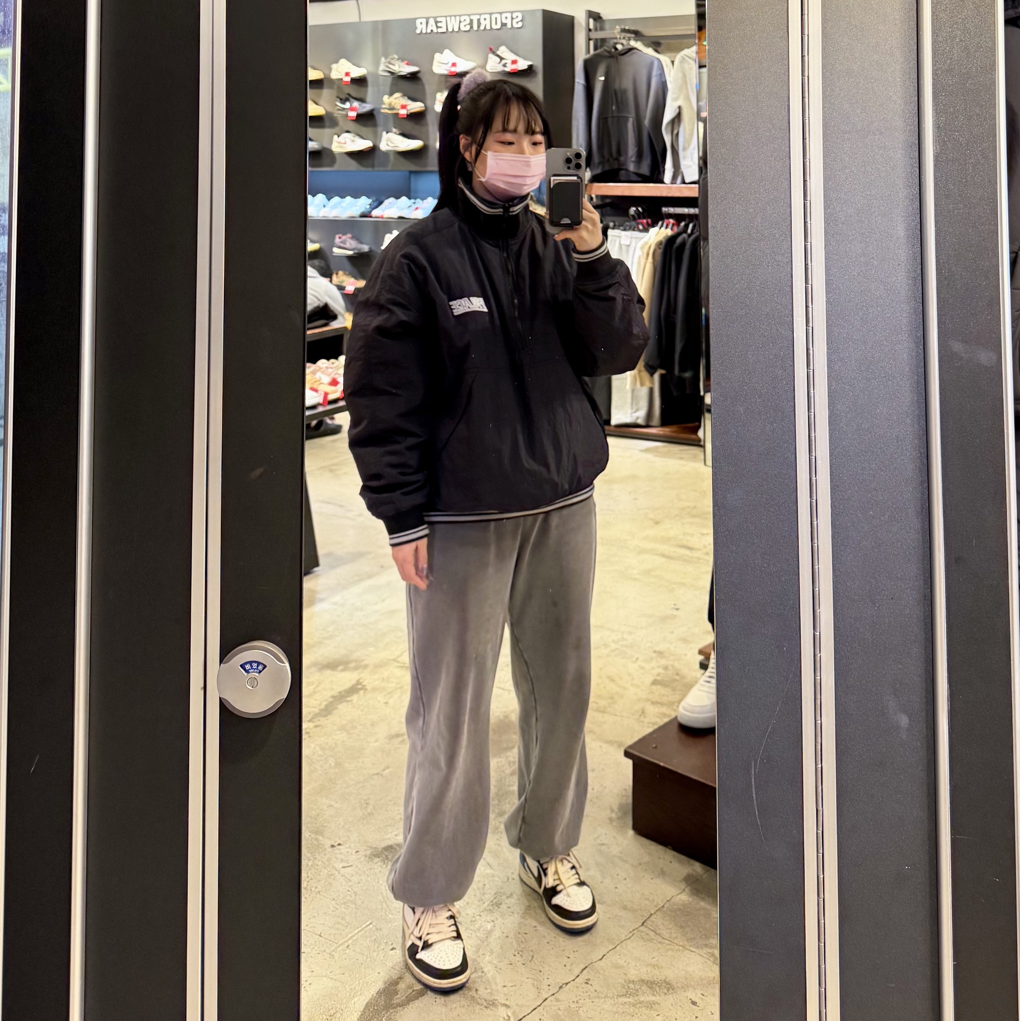 Jordan 1 x Travis Scott x Fragment Retro Low OG SP Military Blue, Palace Reversible Quilted Sports Bomber Black - 23SS 착용 스타일 - 1