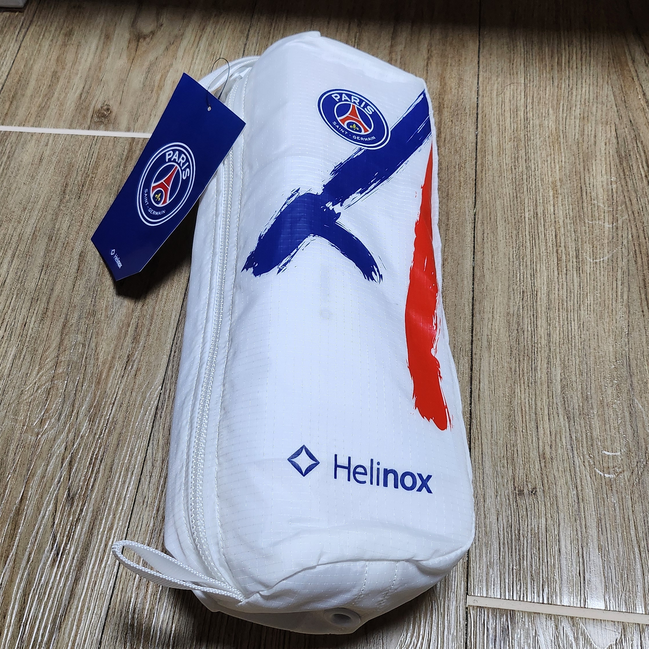 Helinox x Paris Saint-Germain Chair White 착용 스타일 - 4
