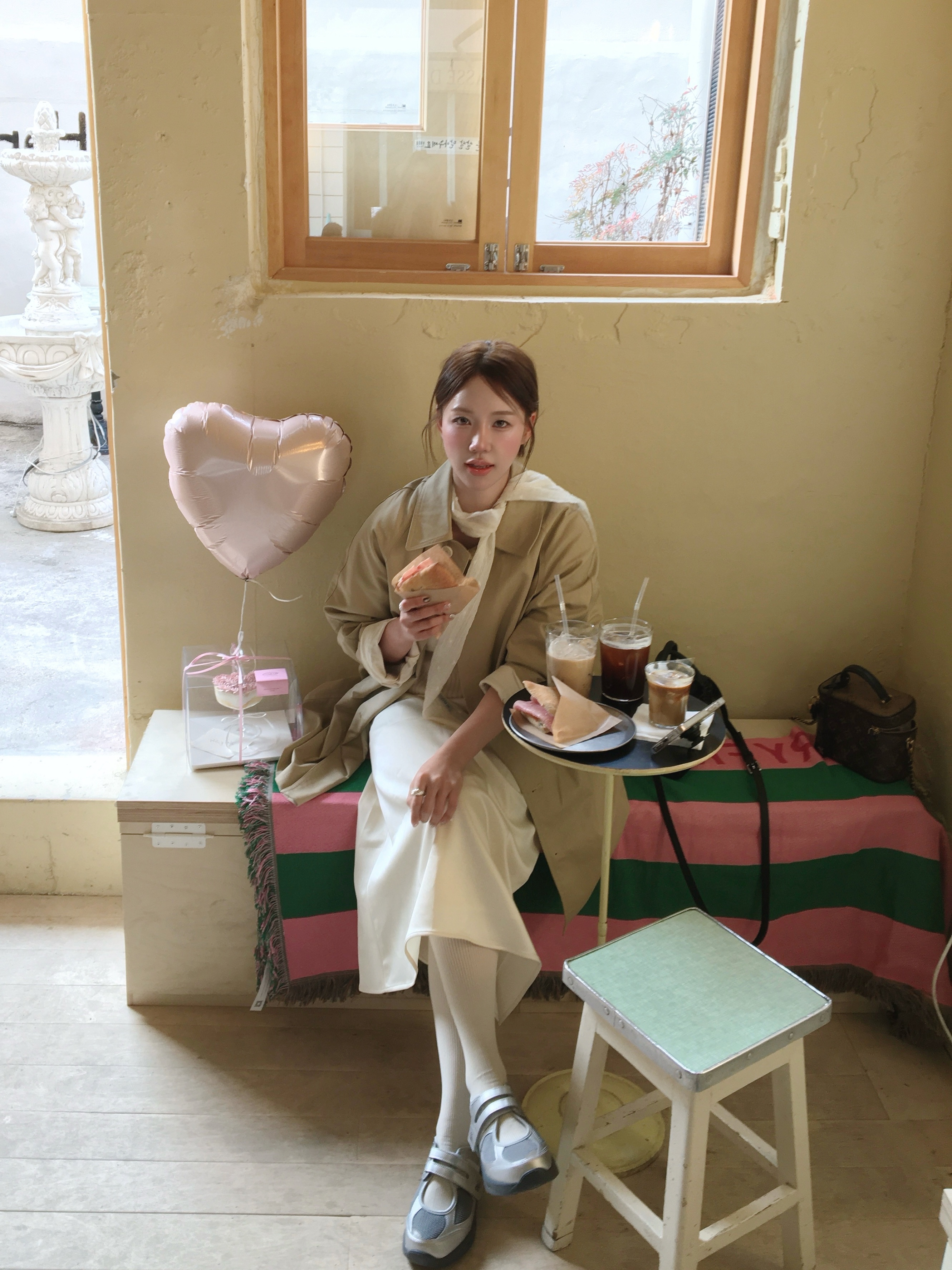 (W) New Balance Breeze SD2202 Metalic Silver 착용 스타일