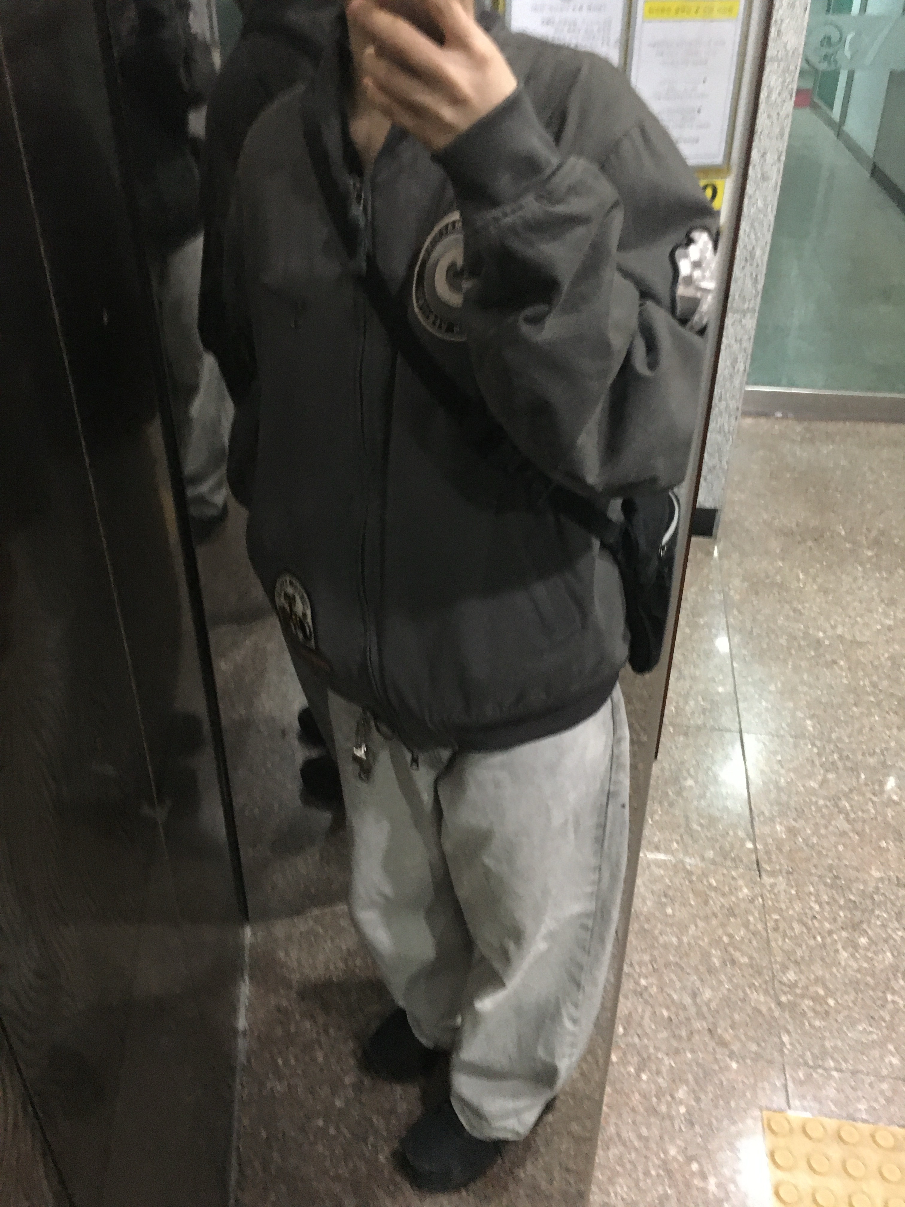 Deus Ex Machina Graphic MA-1 Charcoal, Arc'teryx Mantis 2 Waistpack Black 착용 스타일