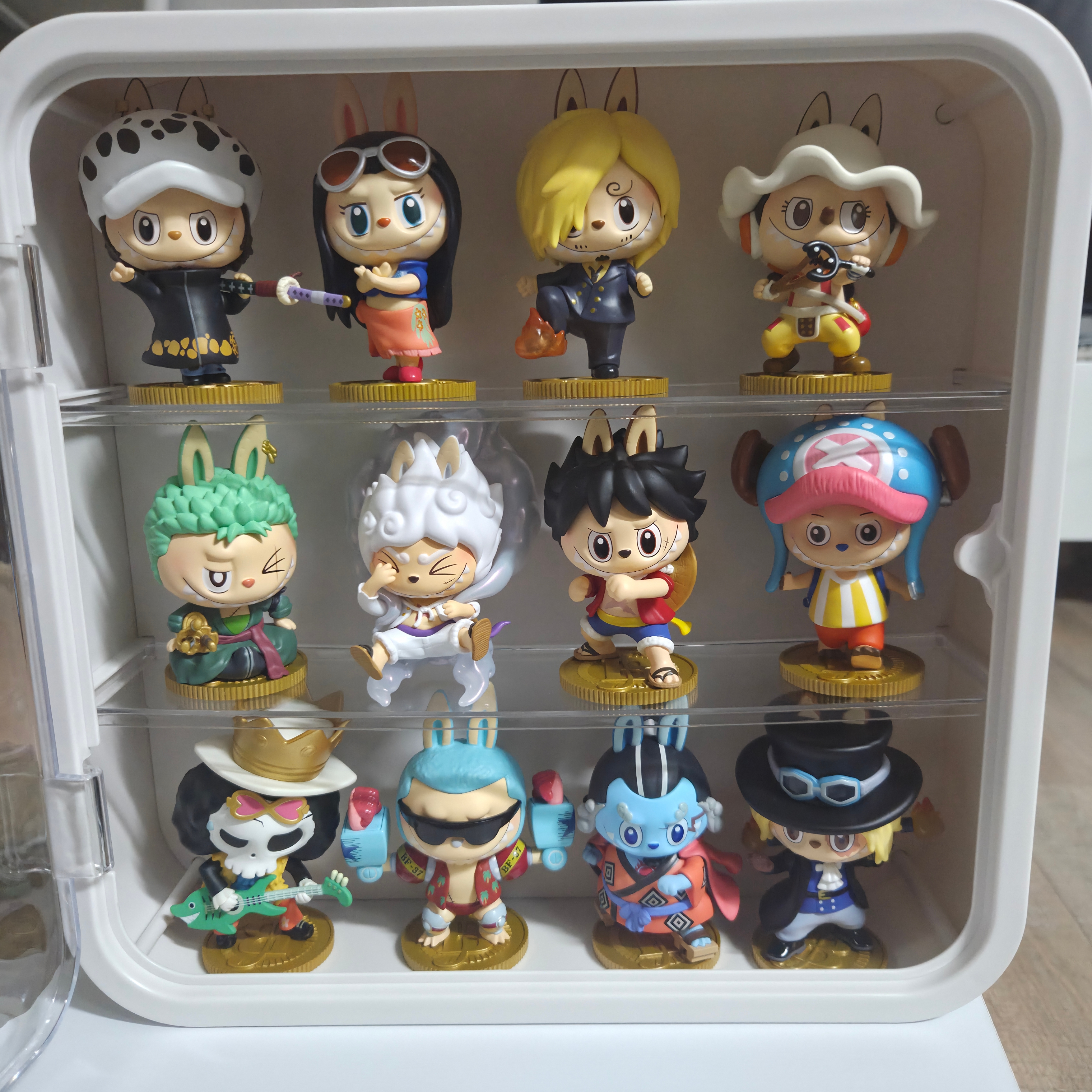 Pop Mart Labubu The Monsters x One Piece Series Figures Sealed Case (12 Blind Boxes), Pop Mart Labubu The Monsters x One Piece Series Figures Monkey.D.Luffy (Gear 5) (Opened Case) 착용 스타일