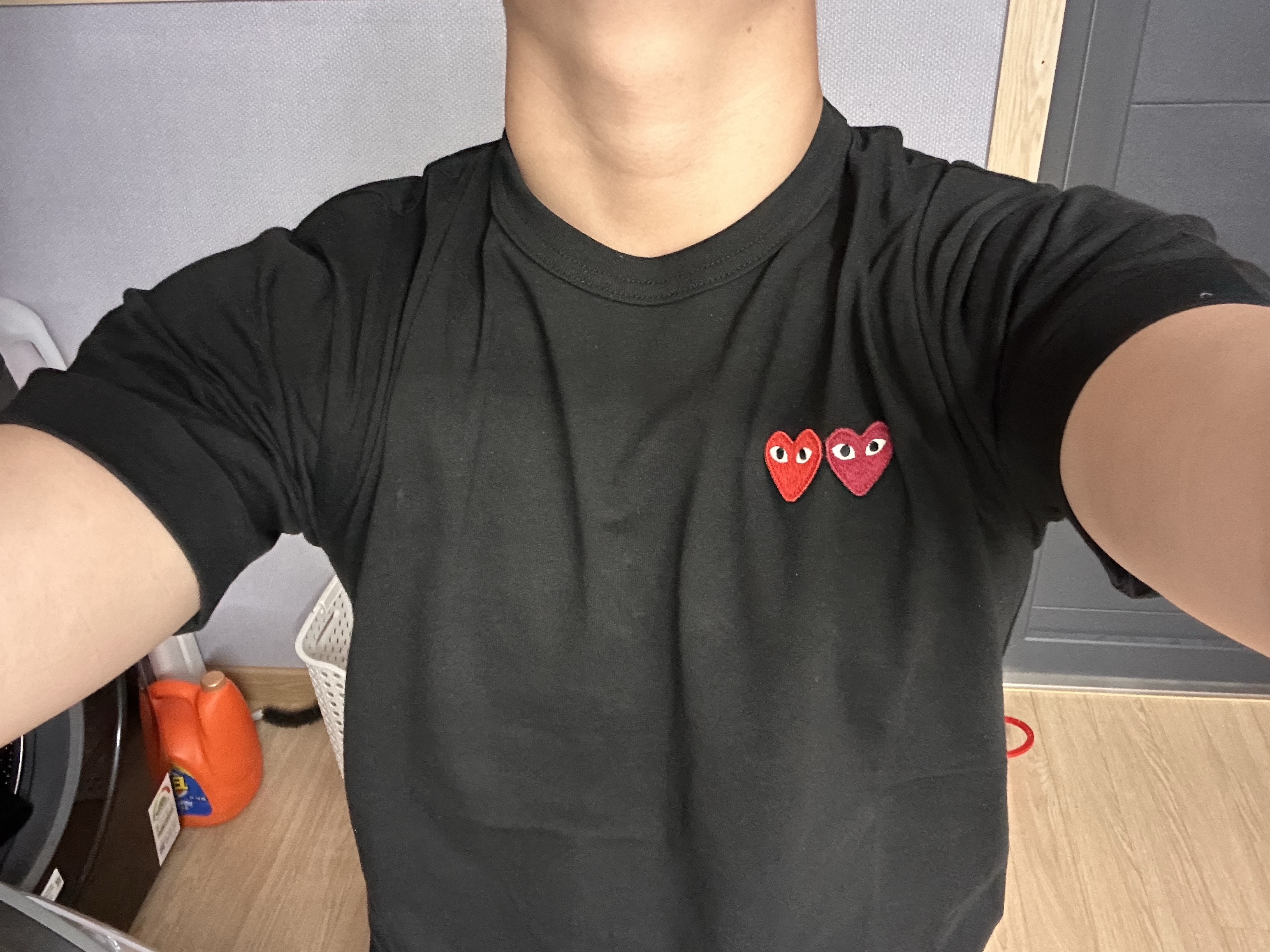 Play Comme des Garcons Double Heart T-Shirt Black 착용 스타일