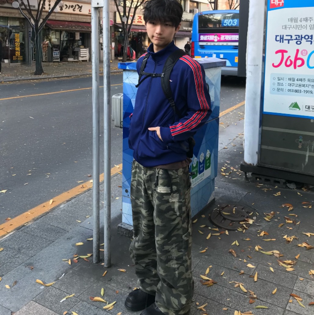 [트리플적립] MAINBOOTH Destroyed Camo Pants CAMO 착용 스타일 - 1