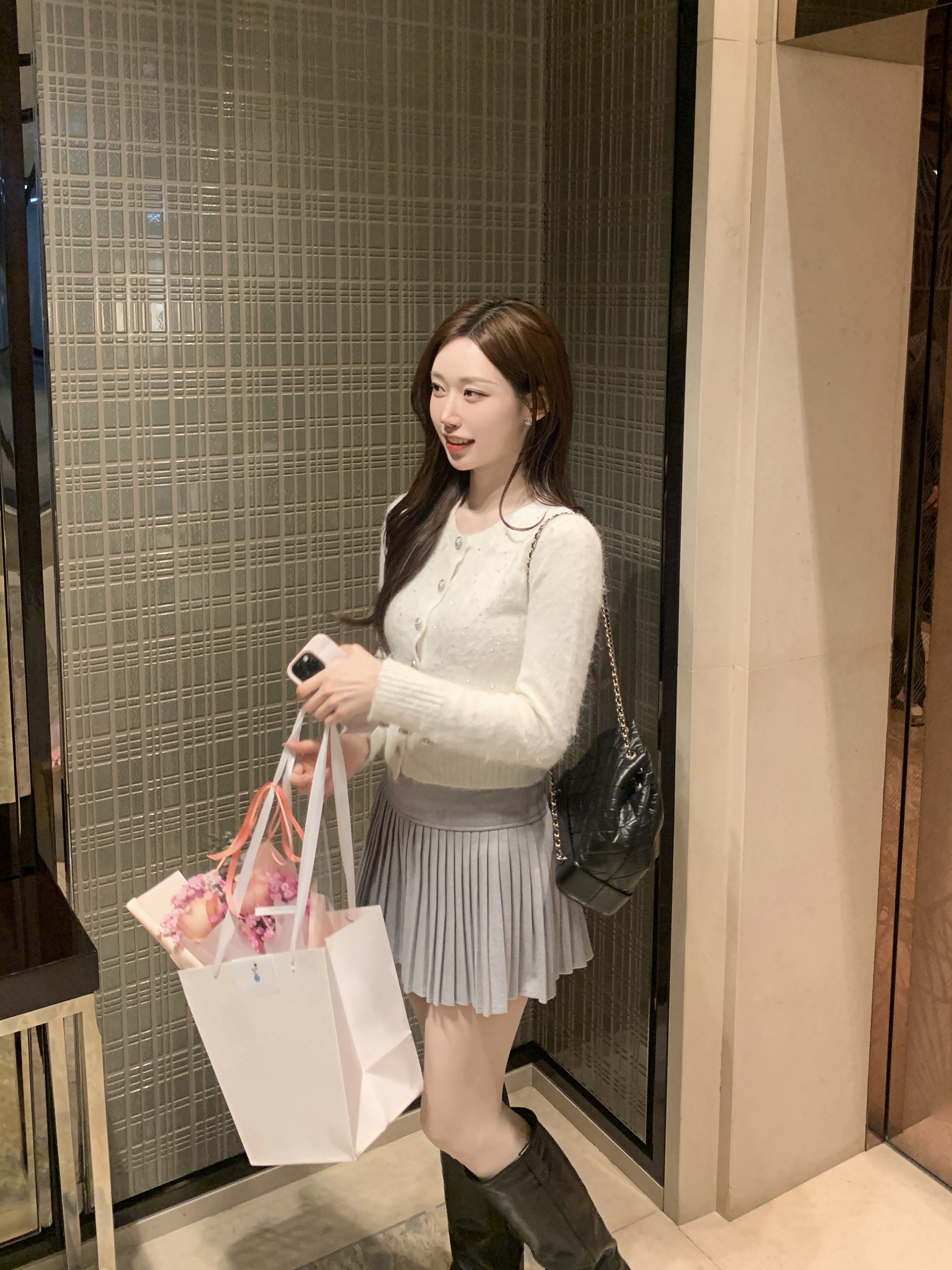 Chanel Small Gabrielle Backpack Aged Calfskin & Gold Silver Black, Hera Sensual Nude Gloss 422 Lingerie 착용 스타일