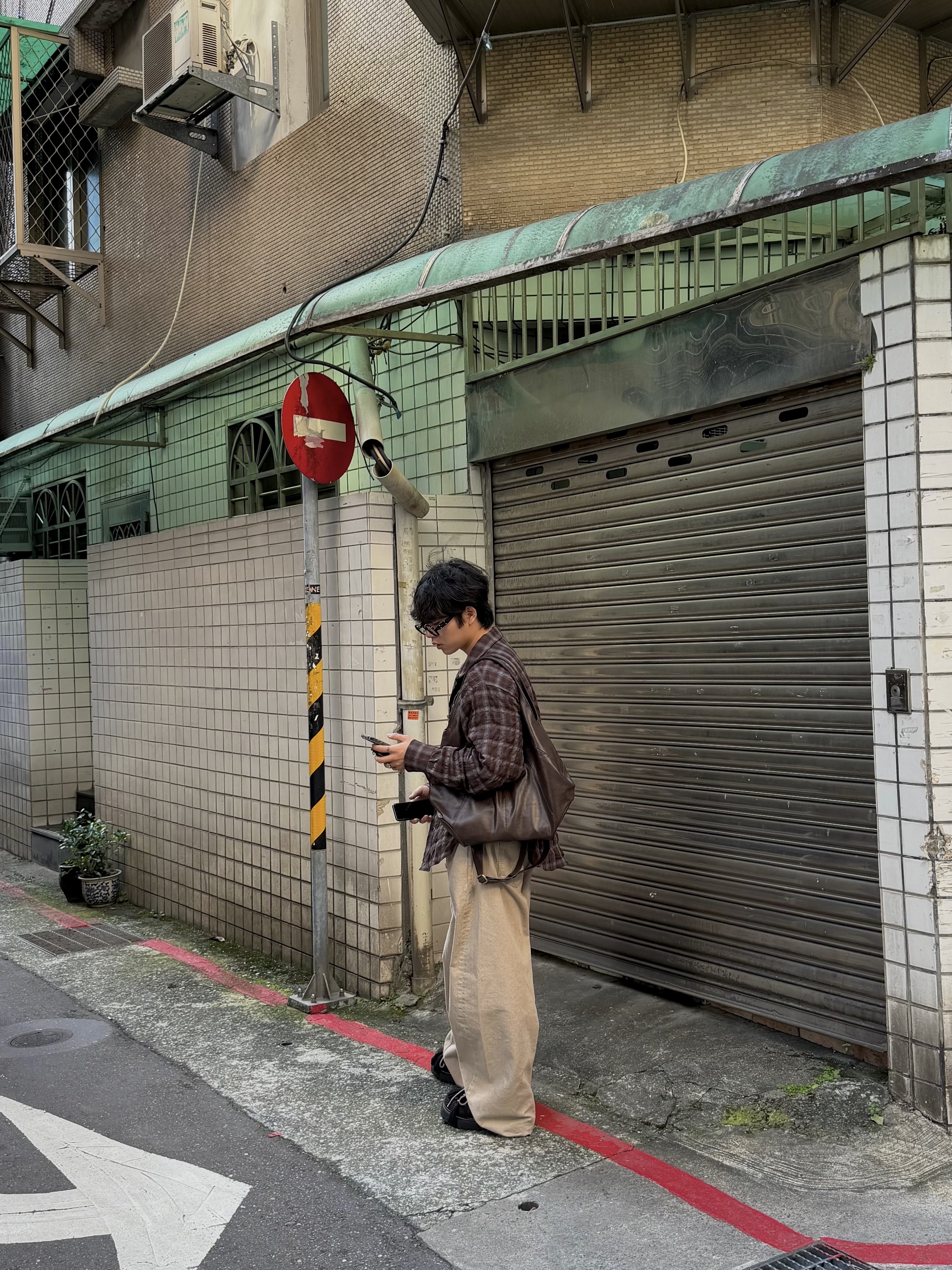 Gentle Monster x Maison Margiela MM114 Black Clear 착용 스타일 - 9