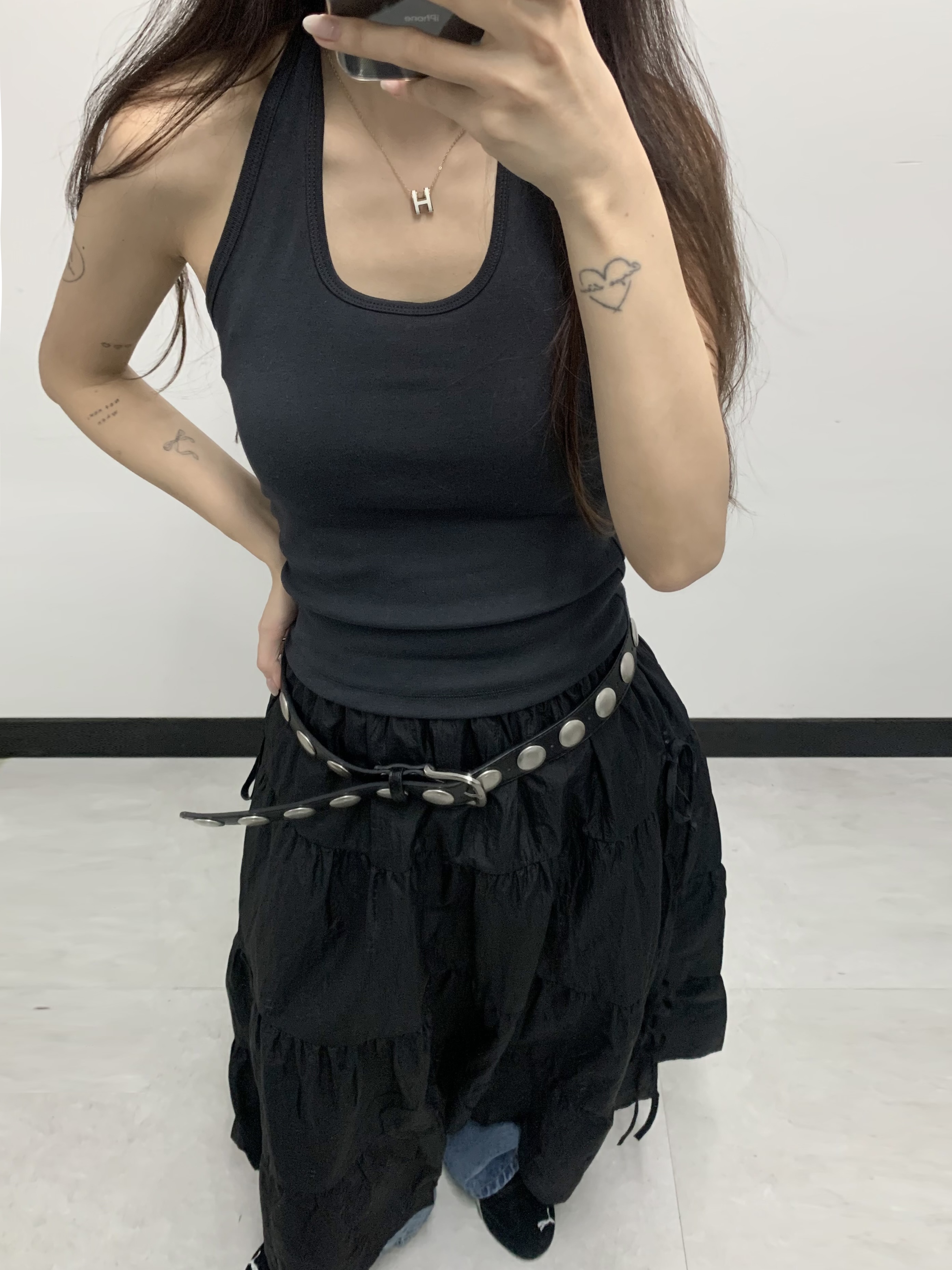 (W) Hermes Pop H Pendant Rose Gold & Blanc, Puma Speedcat OG Black White 착용 스타일