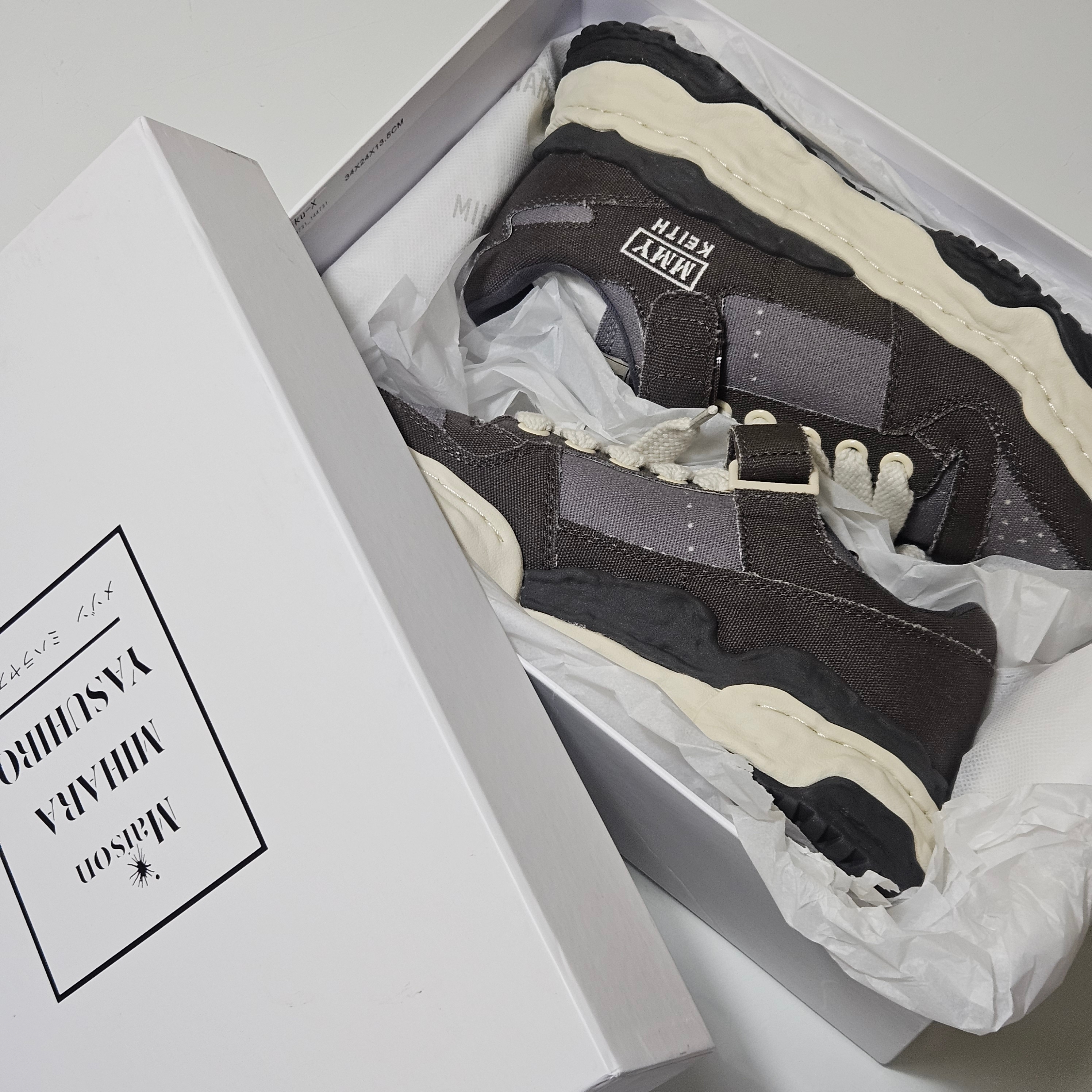 Maison Mihara Yasuhiro Keith OG Sole Canvas Low-top Sneakers Gray 착용 스타일 - 1