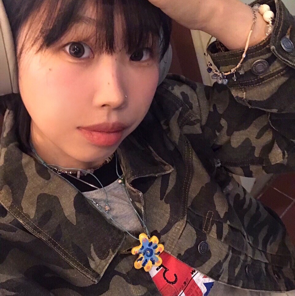 [트리플적립] MAINBOOTH Destroyed Camo Trucker Jacket CAMO 착용 스타일 - 4