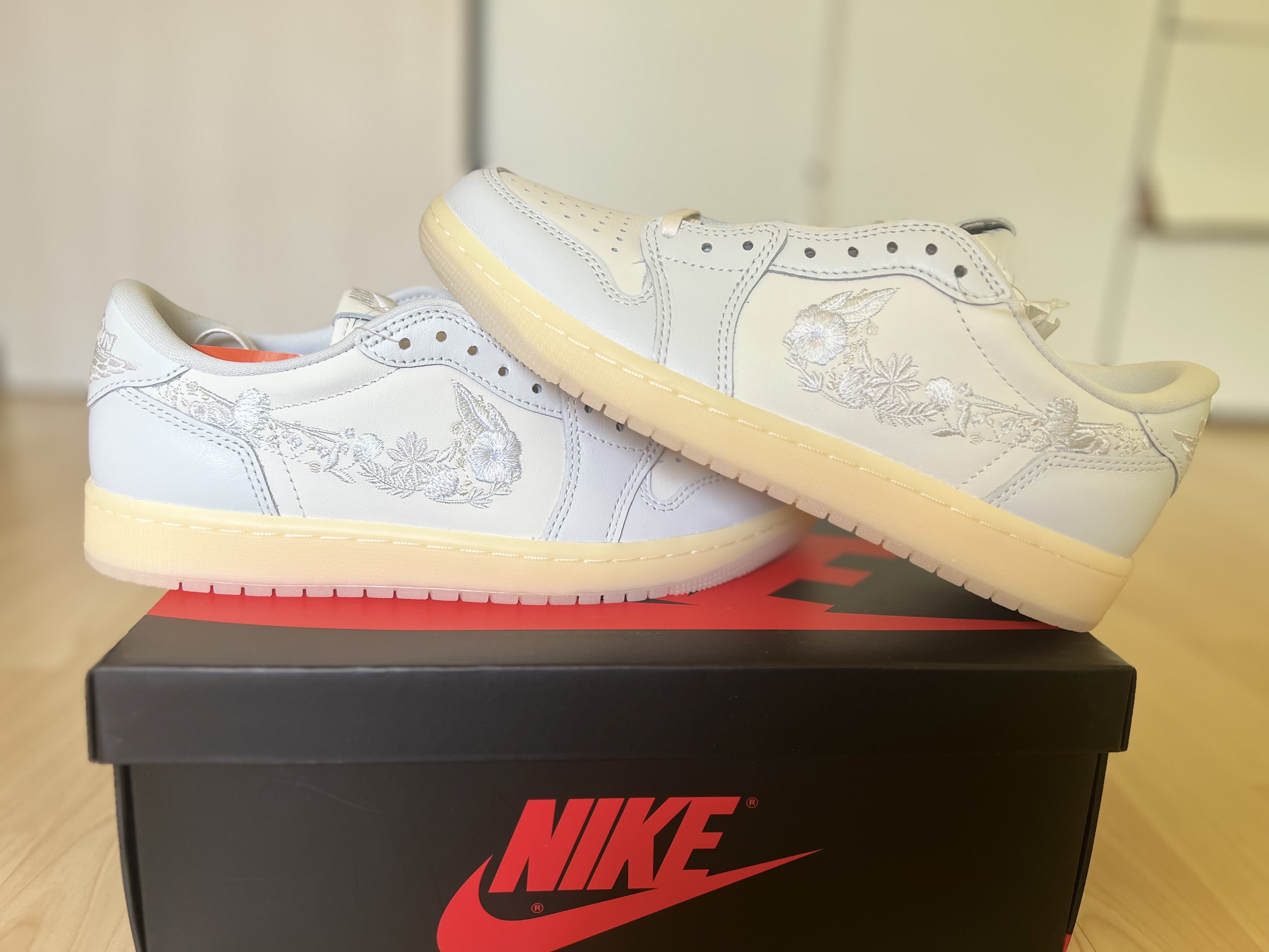 Jordan 1 Low OG Sail Coconut Milk 착용 스타일