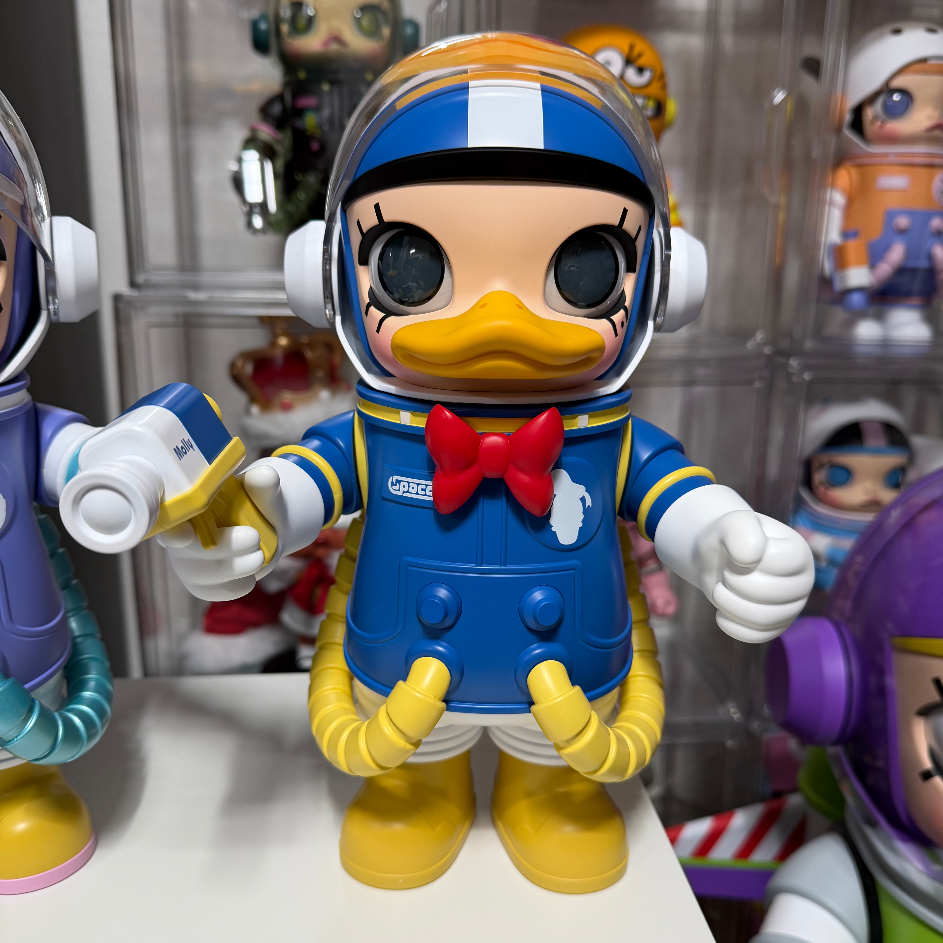 Pop Mart Mega Space Molly Donald Duck 400% 착용 스타일 - 2
