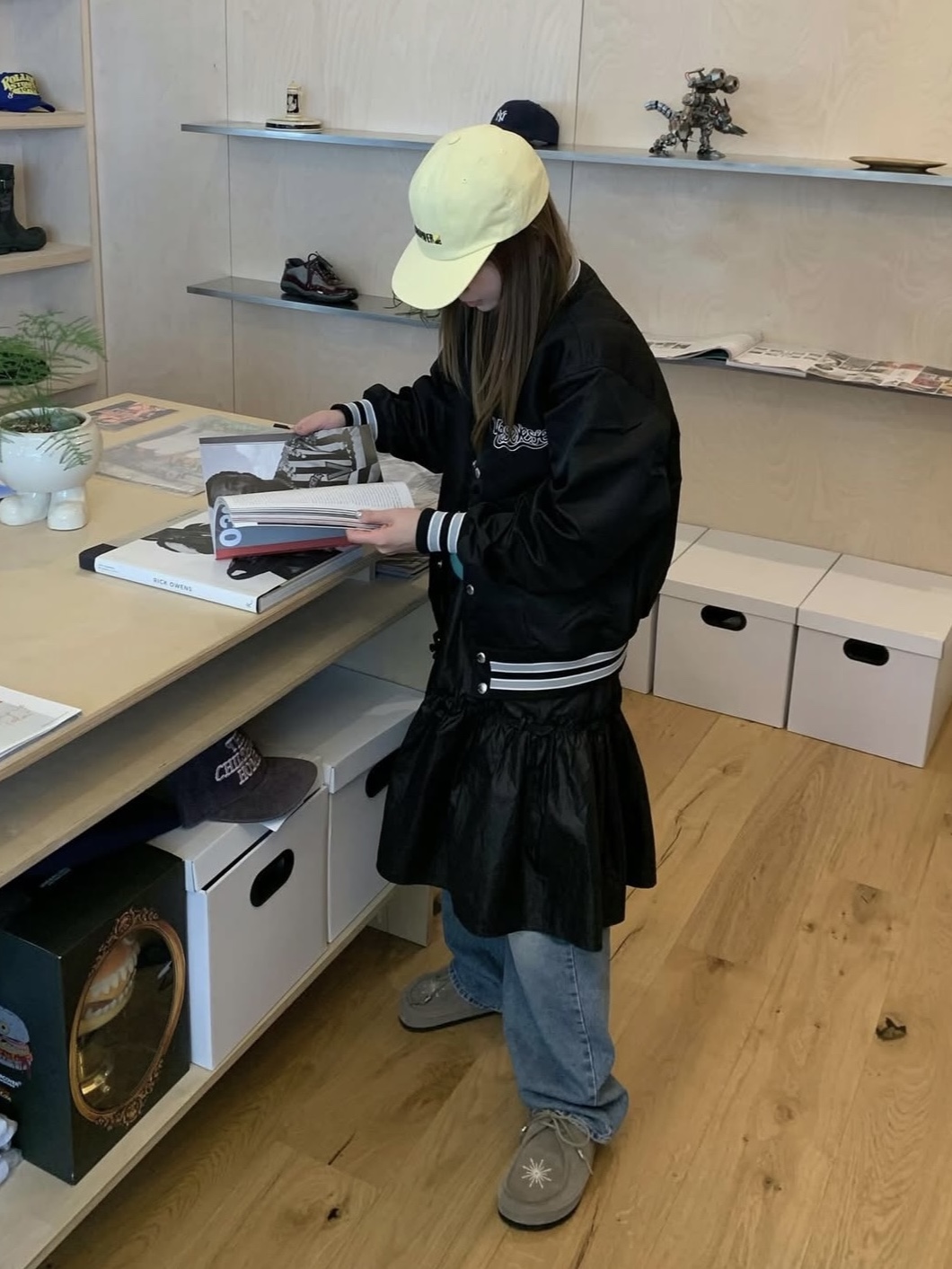 [더블적립] YESEYESEE Y.E.S Team Stadium Jacket Black, Millo Archive X Negative Three Crescendo Desert Mule Beige 착용 스타일