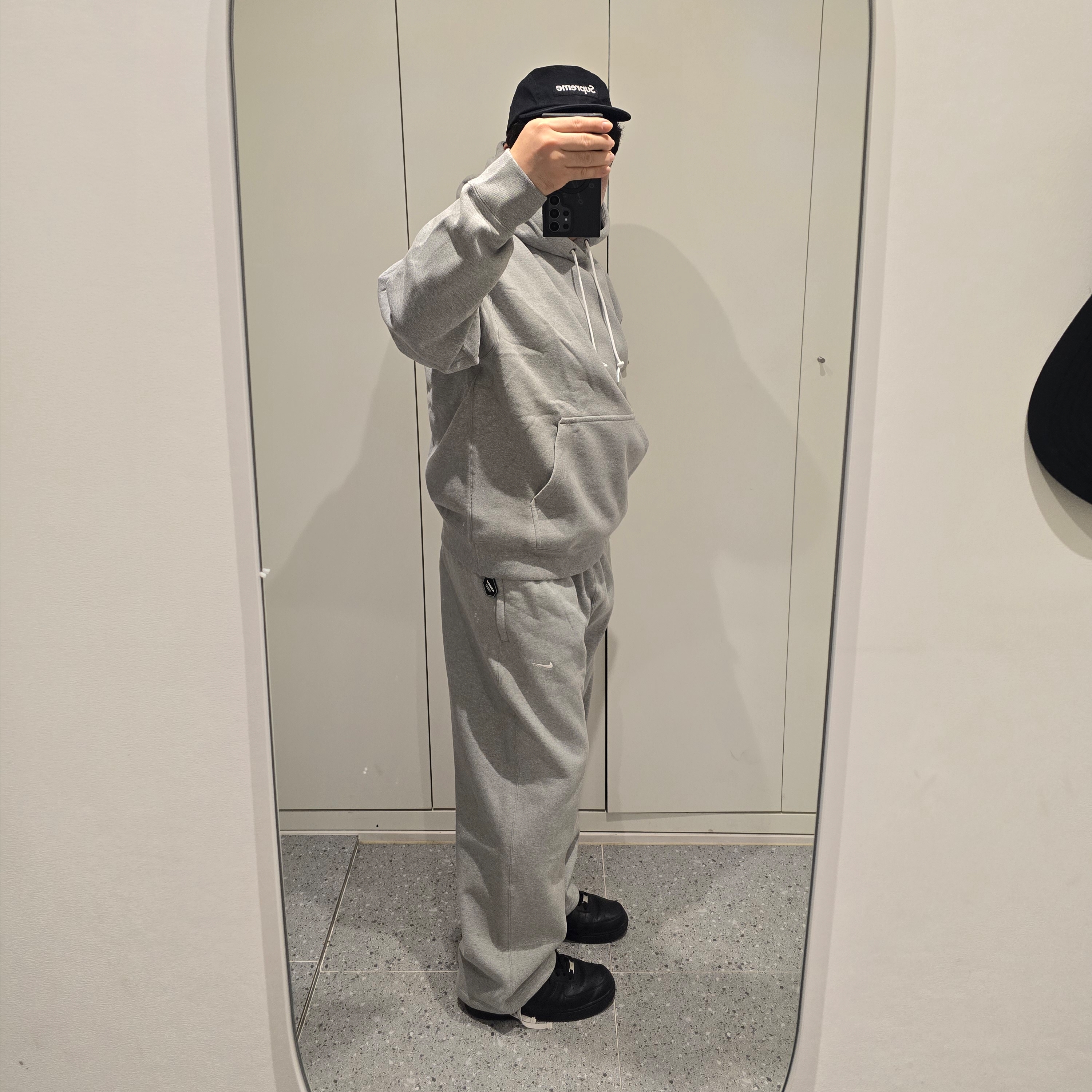 Nike Solo Swoosh Fleece Pullover Hoodie Grey - Asia, Nike NSW Swoosh Open Hem Fleece Pants Dark Grey Heather - Asia 착용 스타일 - 2