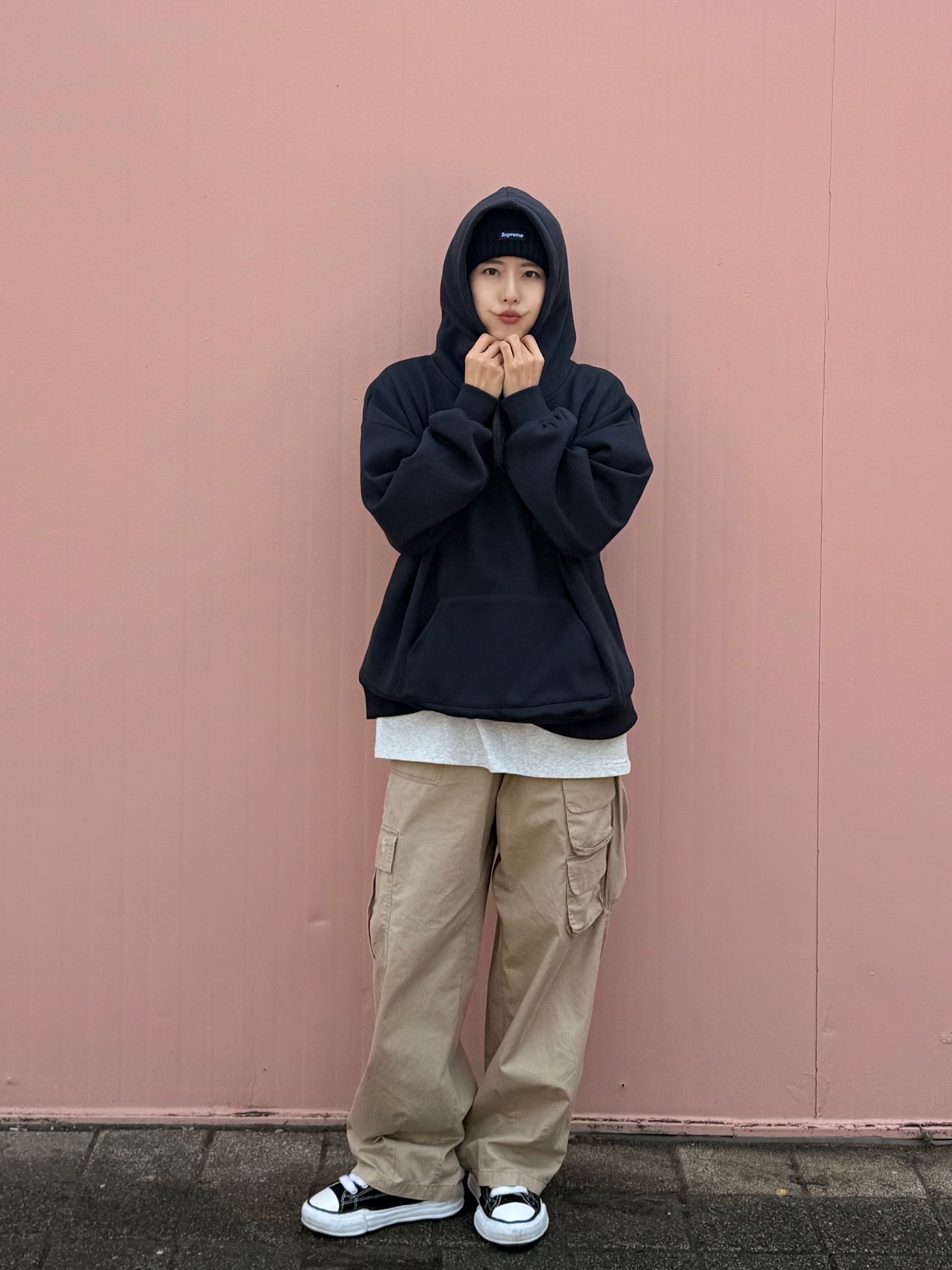 Supreme Overdyed Beanie Black, Fritur Kyoto Cargo Pants Beige_F251PT01 착용 스타일 - 4