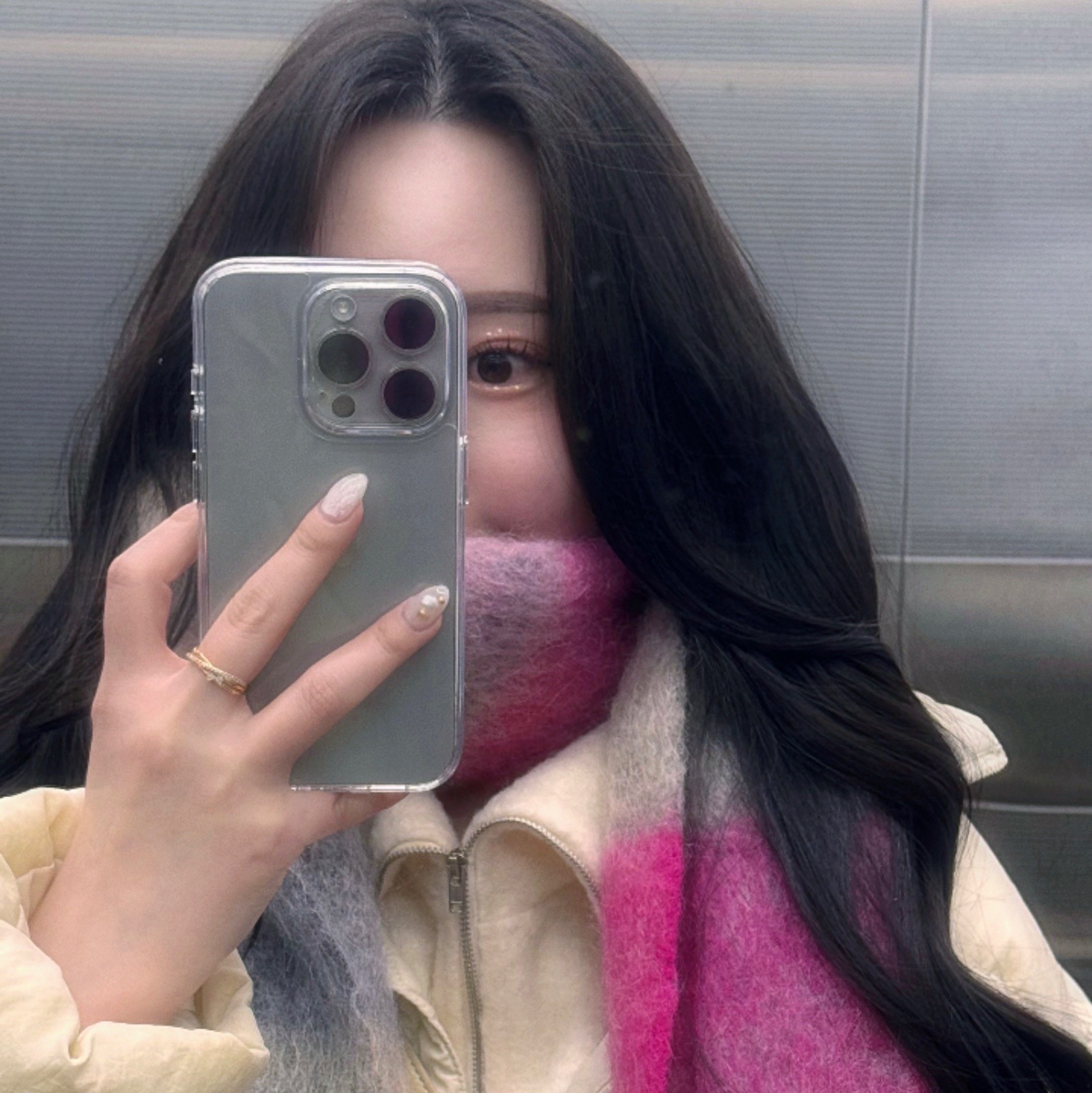 Acne Studios Mohair Check Muffler Fuchsia Lilac Pink 착용 스타일