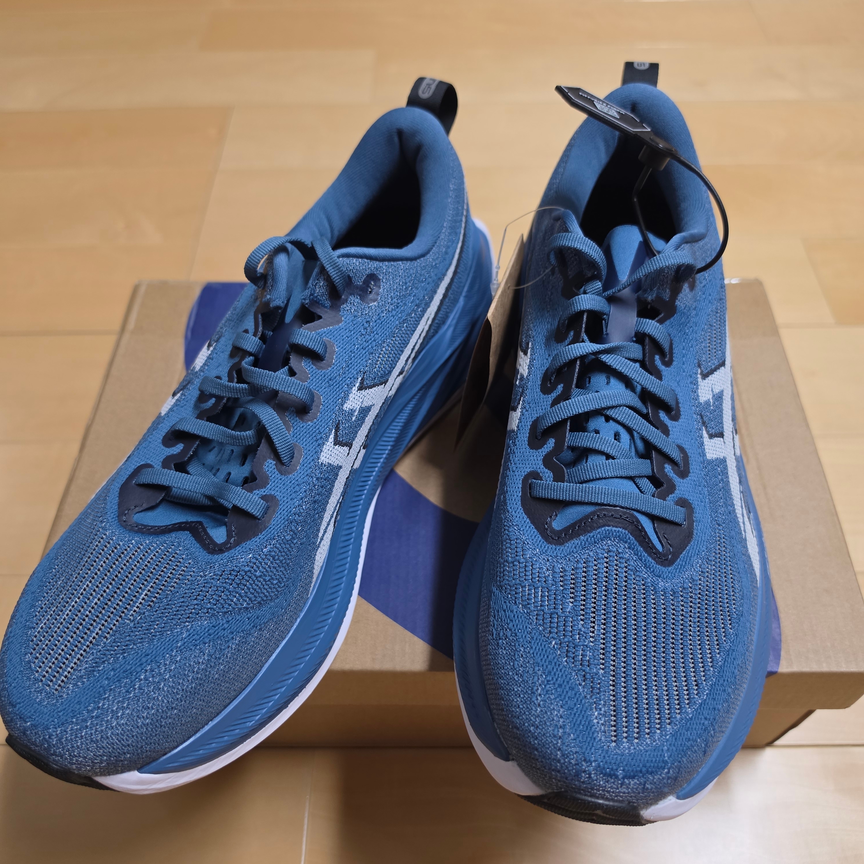 Asics Superblast 2 Winter Sea White 착용 스타일 - 3