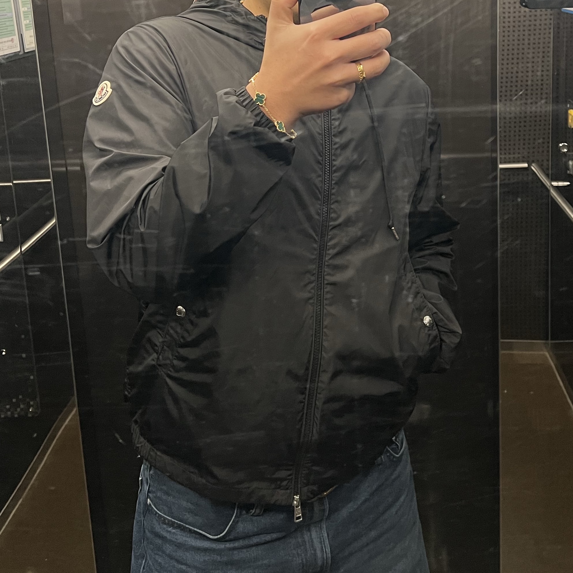Moncler Grimpeurs Hooded Windbreaker Black - 26SS 착용 스타일