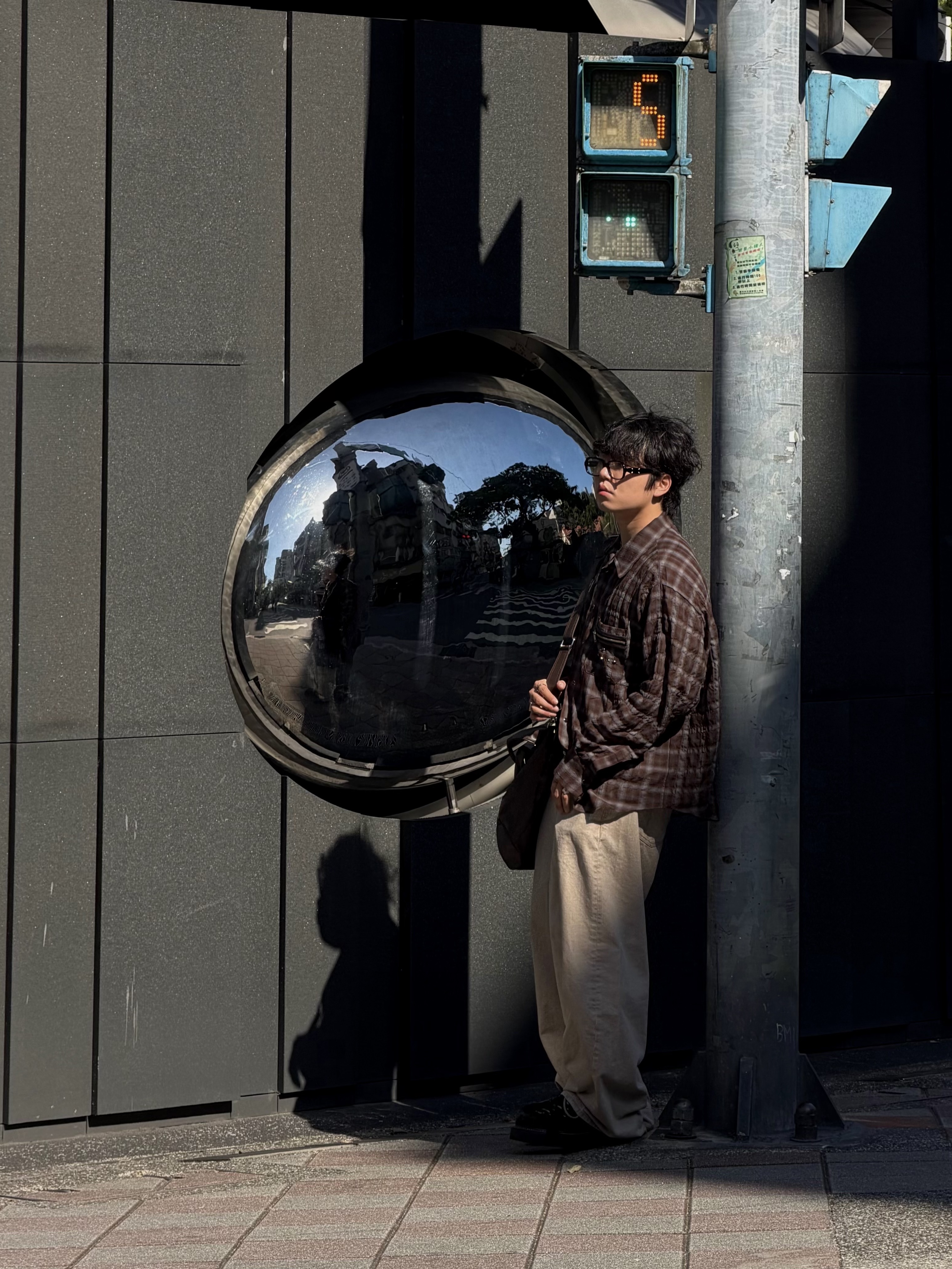 Gentle Monster x Maison Margiela MM114 Black Clear 착용 스타일 - 7