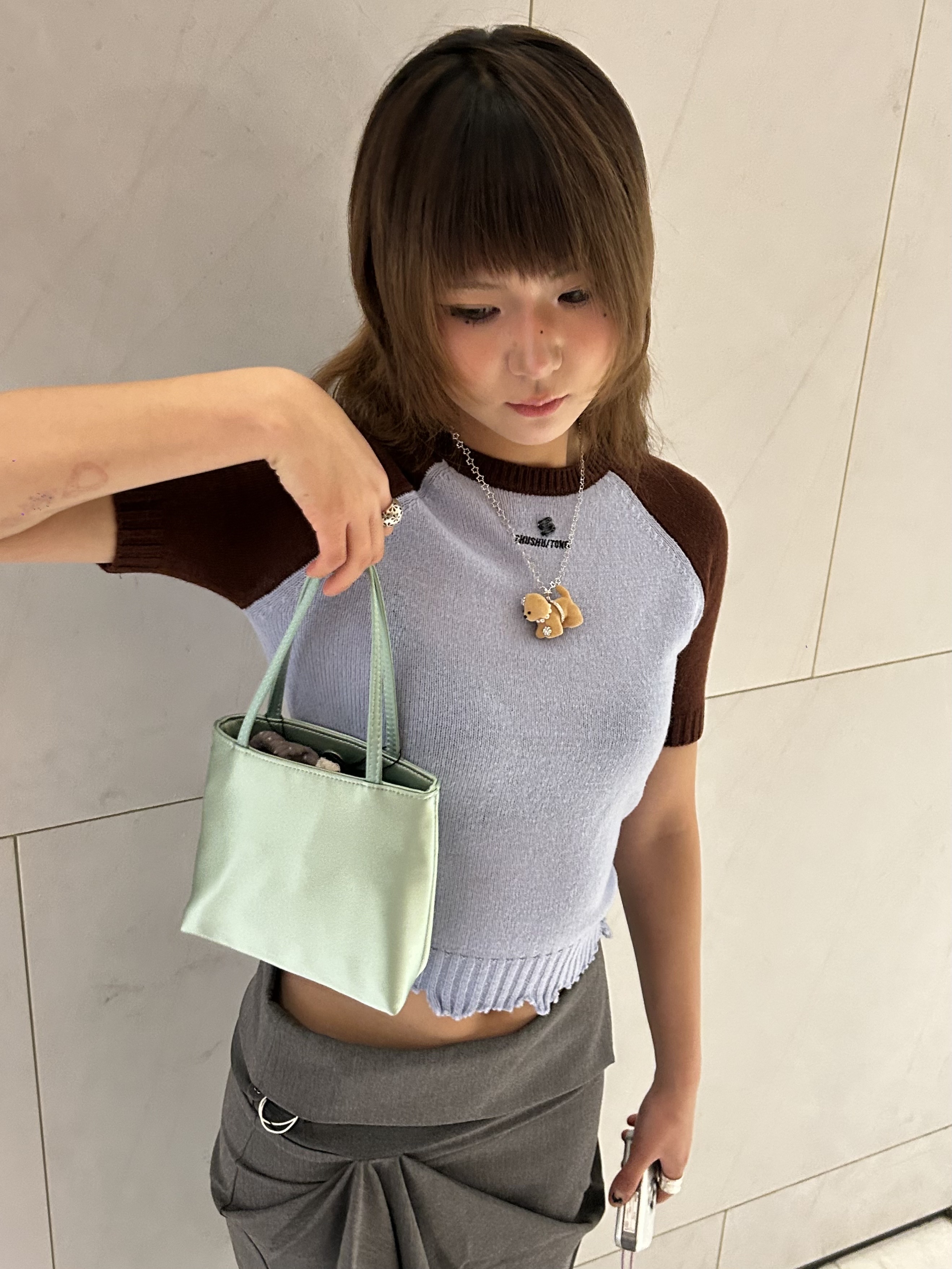 Shushu/Tong Women Color Block Raw Edge Short Sleeve Knit Top Blue - 26SS, Ulika Sanctus Women Brace Unbalance Skirt Charcoal - 25FW 착용 스타일 - 2