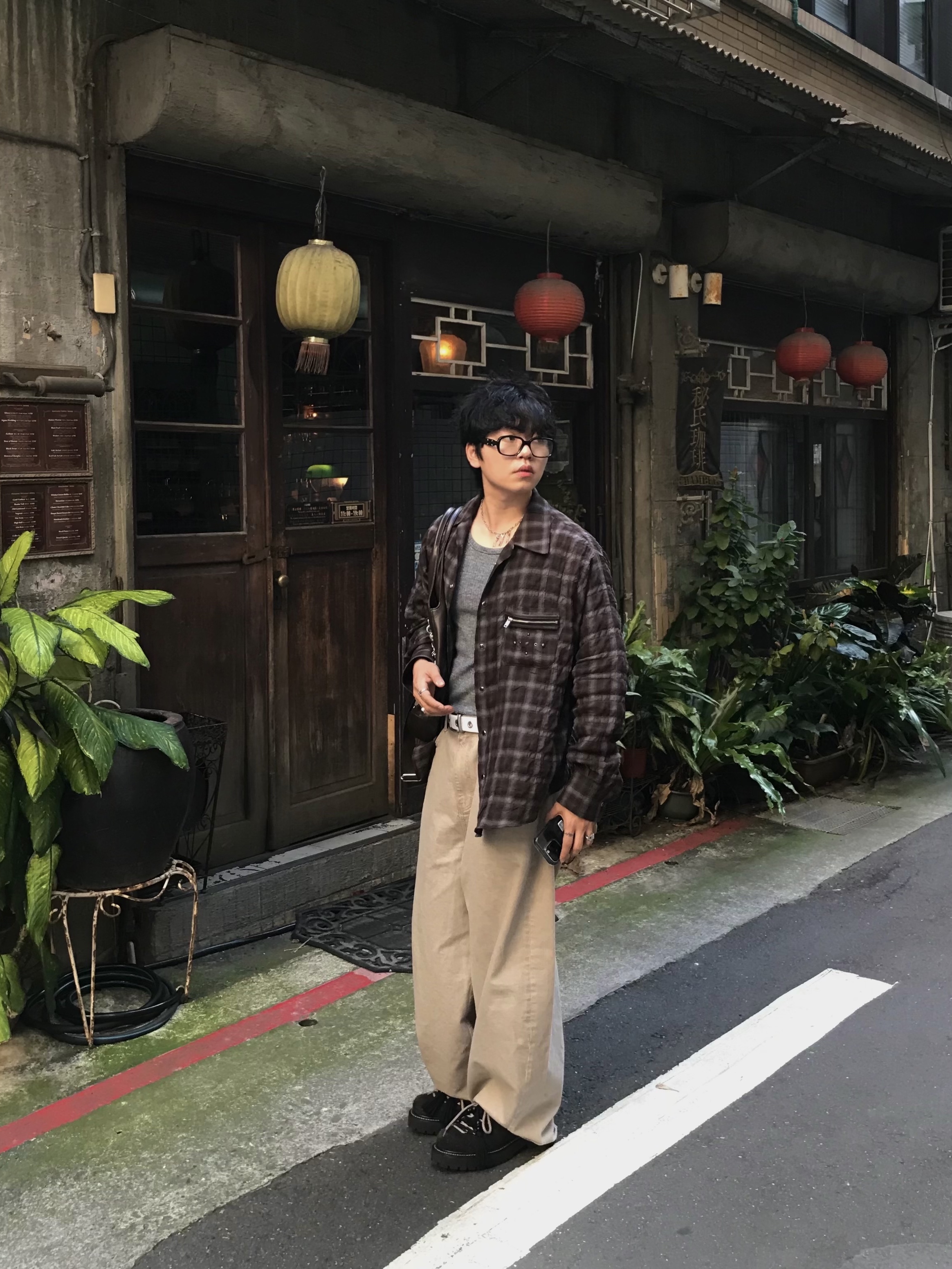 Gentle Monster x Maison Margiela MM114 Black Clear 착용 스타일 - 10