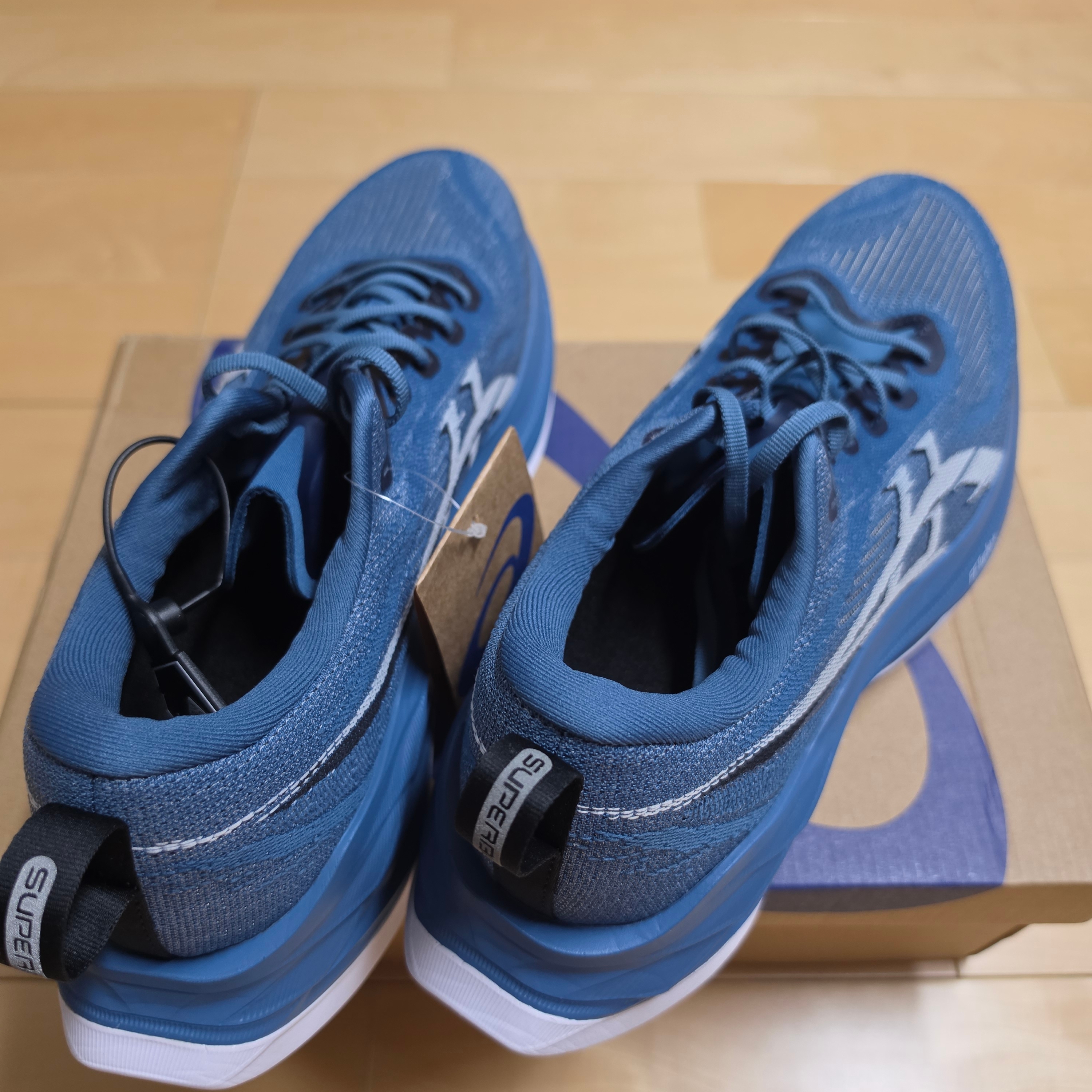 Asics Superblast 2 Winter Sea White 착용 스타일 - 4