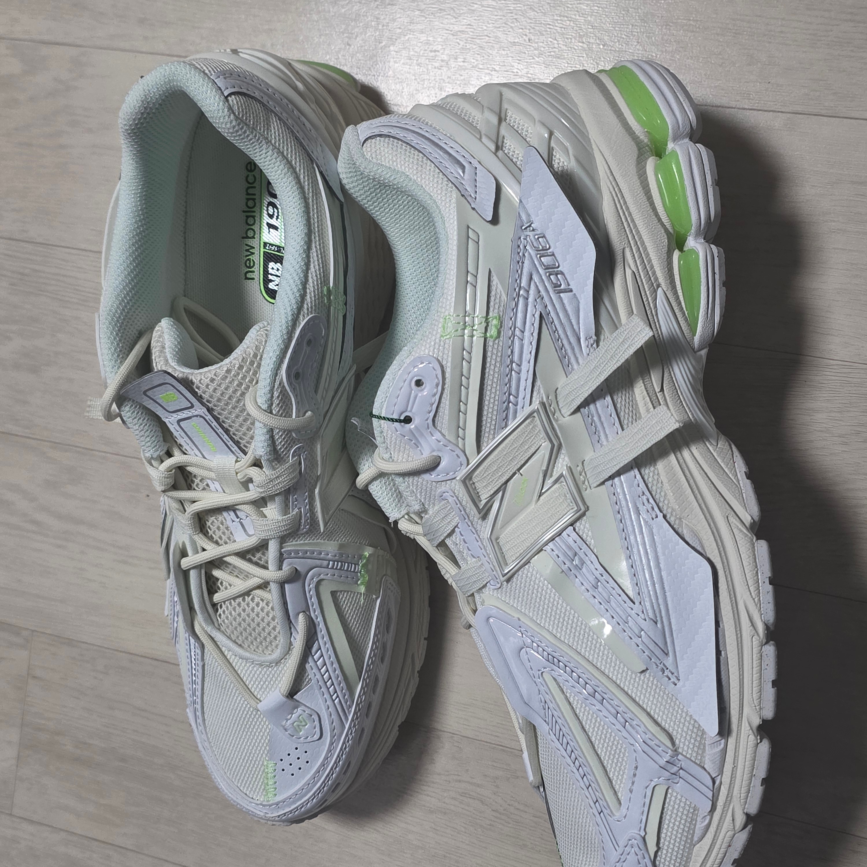 New Balance 1906A White Mint Flash 착용 스타일 - 1