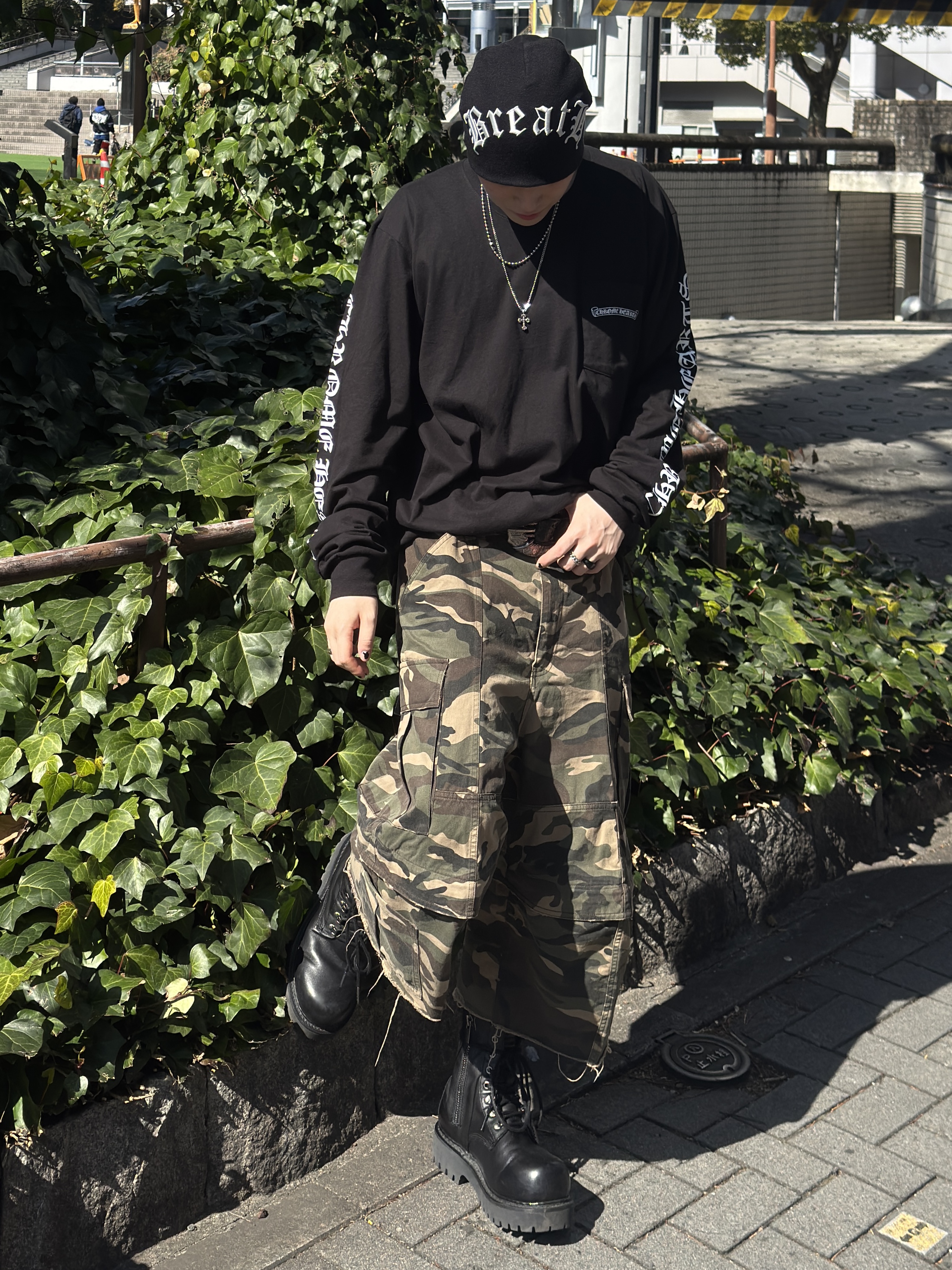 Chrome Hearts Scroll Logo LS T-Shirt Black, LOSTGARDEN Phantom 착용 스타일 - 3