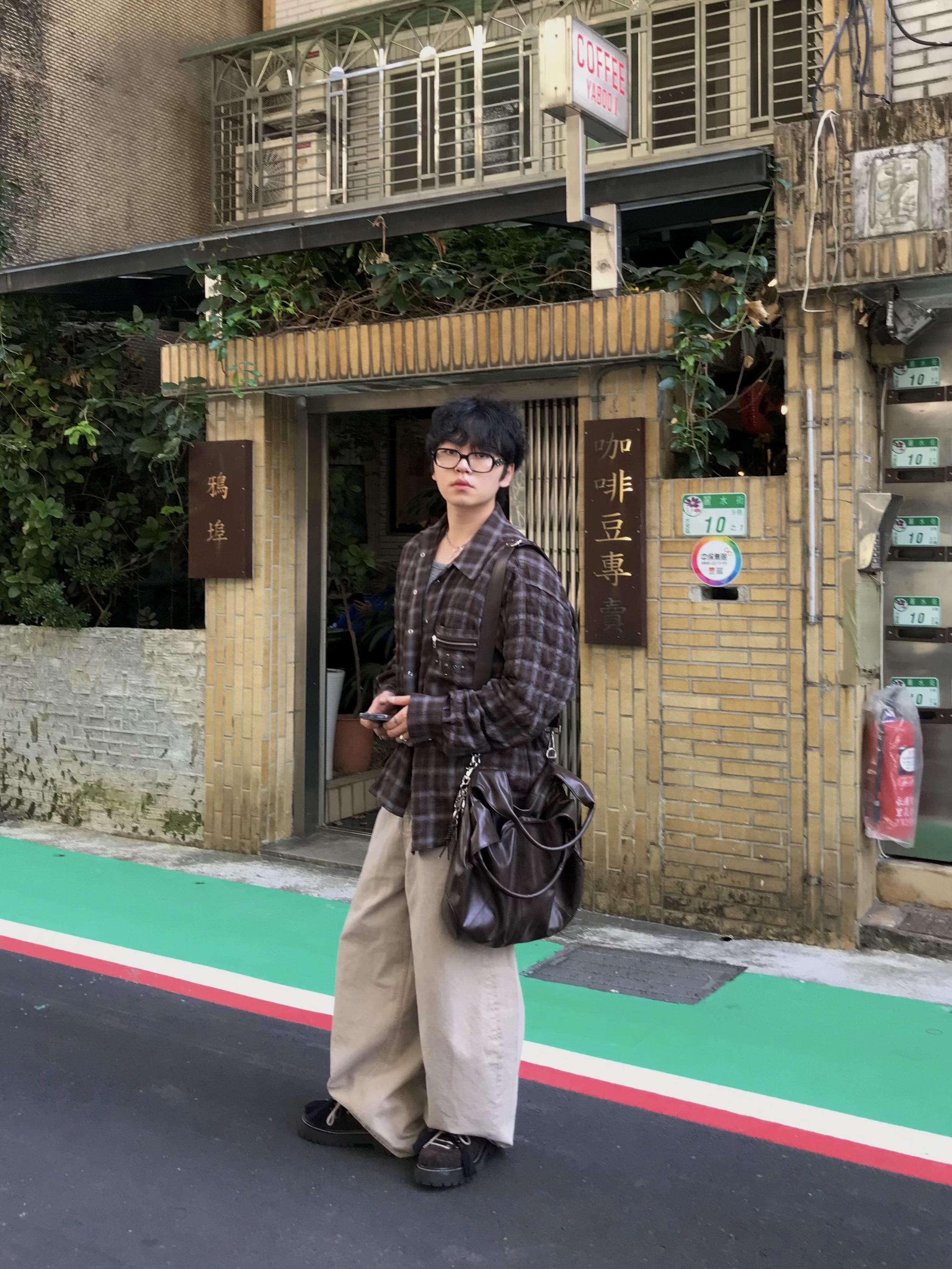 Gentle Monster x Maison Margiela MM114 Black Clear 착용 스타일 - 1