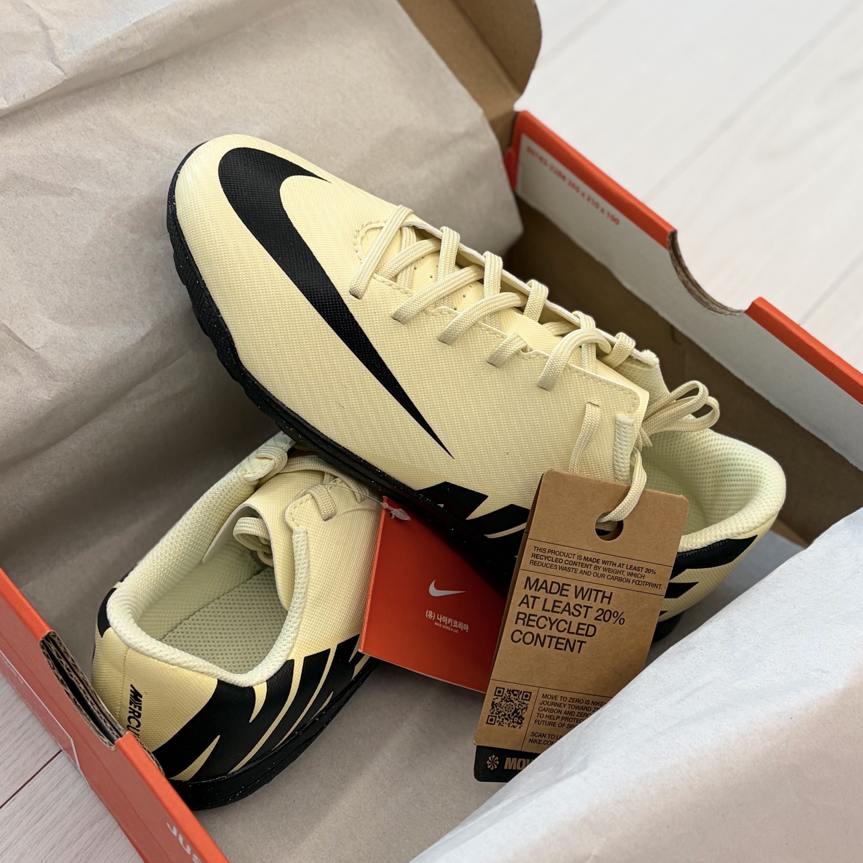 (GS) Nike Mercurial Vapor 15 Club TF Lemonade Black 착용 스타일 - 1