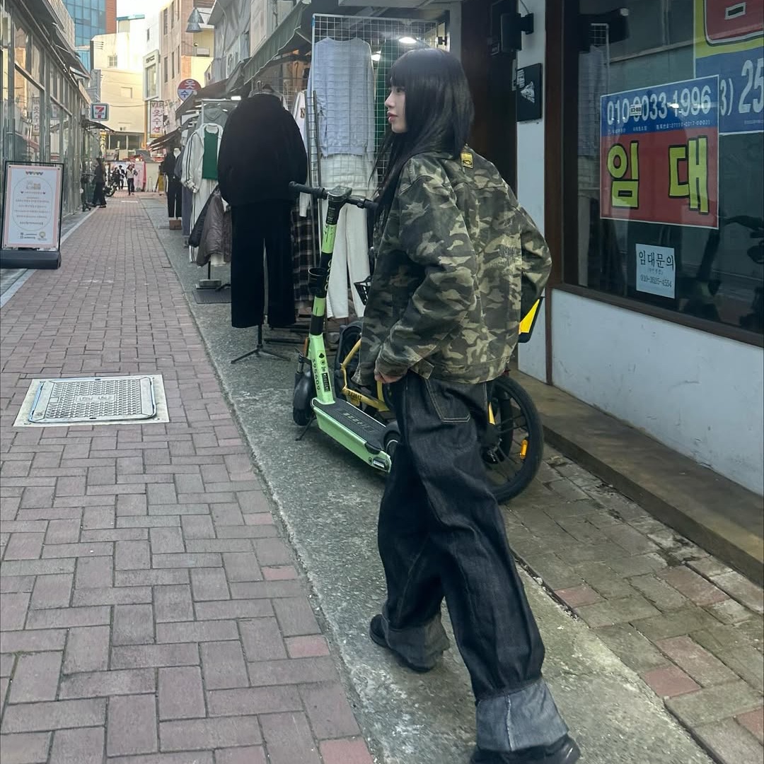 MAINBOOTH Destroyed Camo Trucker Jacket CAMO 착용 스타일 - 3