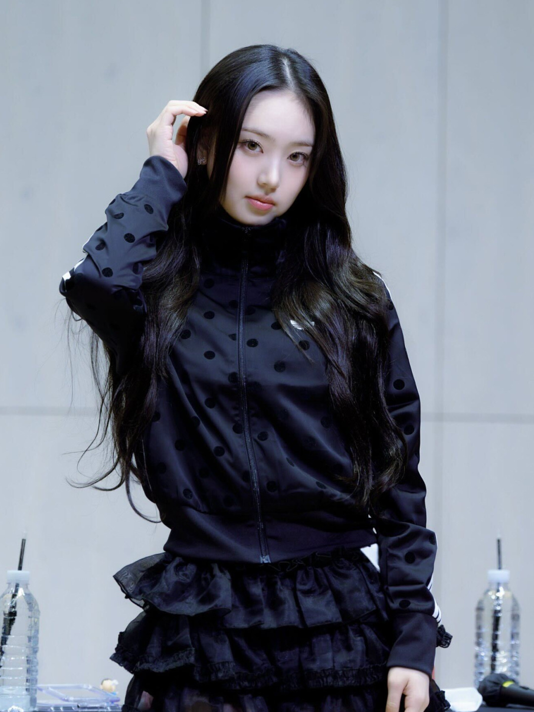 (W) Adidas Originals Satin Polka Dot Track Top Black - KR Sizing, (W) Adidas Originals Satin Polka Dot Track Top Off White - KR Sizing 착용 스타일 - 2