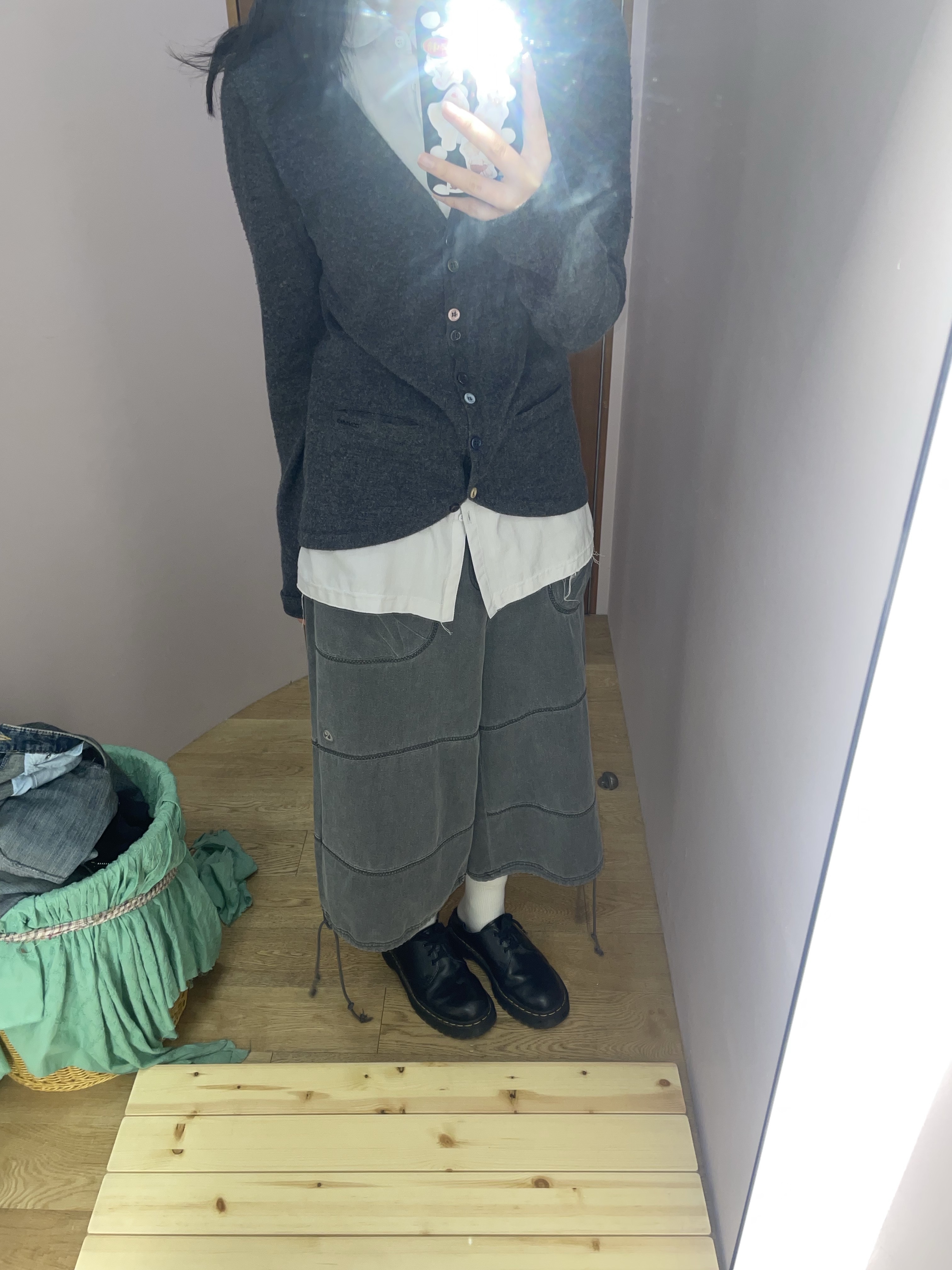 COYSEIO Oxford Zigzag Pants Charcoal, COYSEIO Layered Shirt Cardigan Dark Grey 착용 스타일 - 2
