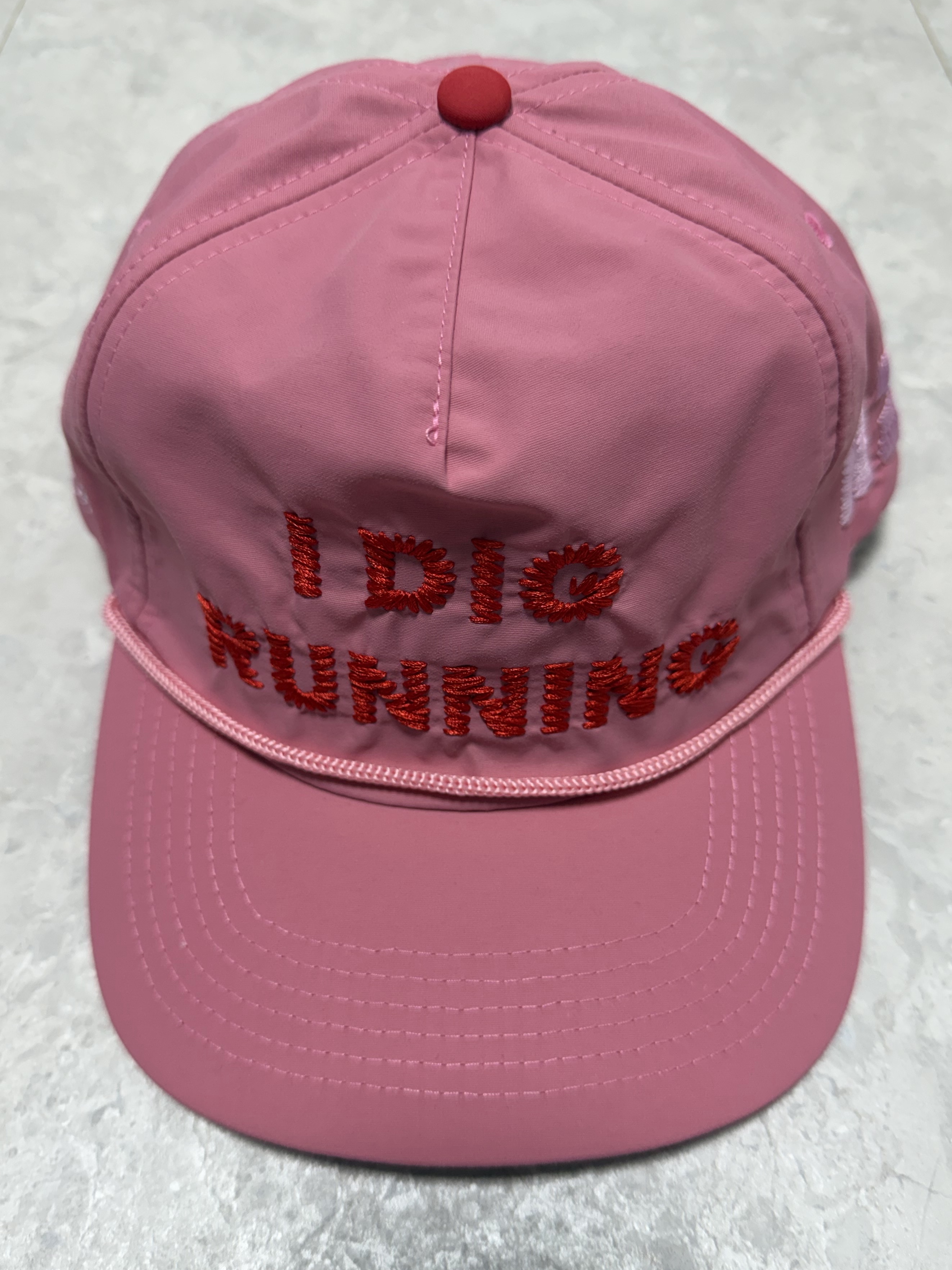 Alex Zono I Dig Running Trucker Pink 착용 스타일