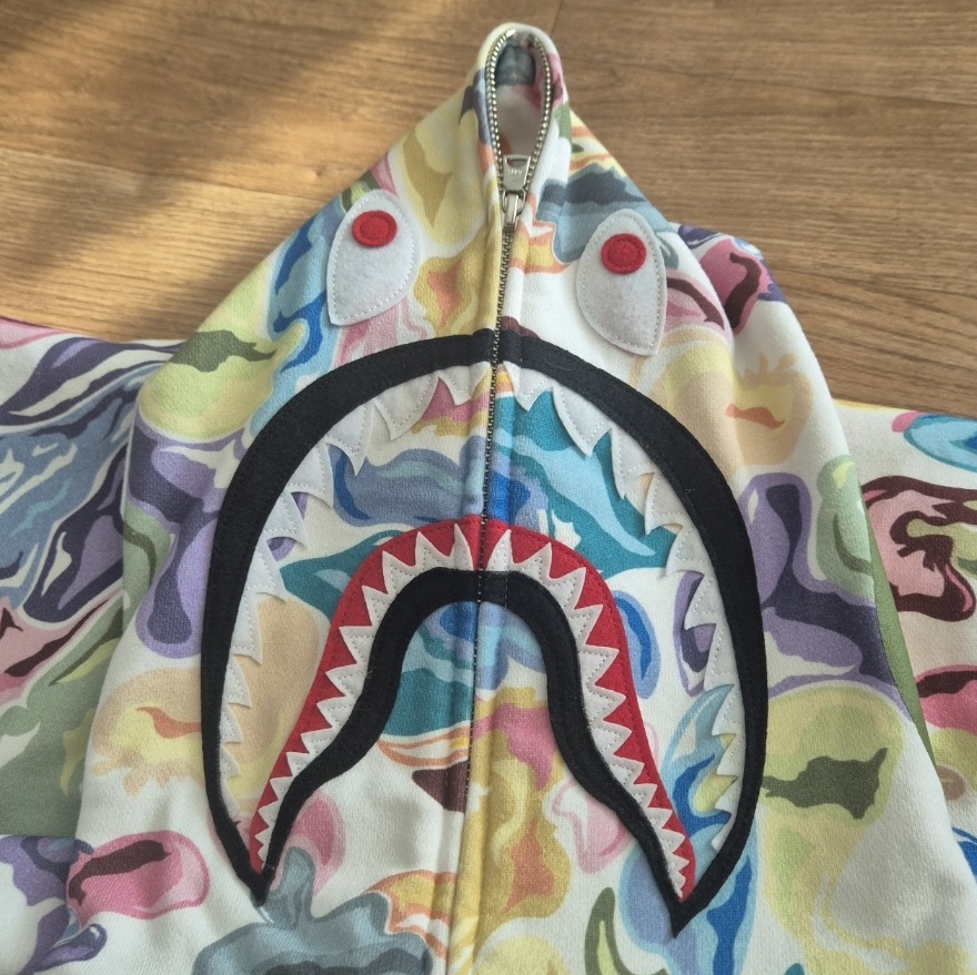 BAPE Art Camo Shark Full Zip Hoodie White 착용 스타일