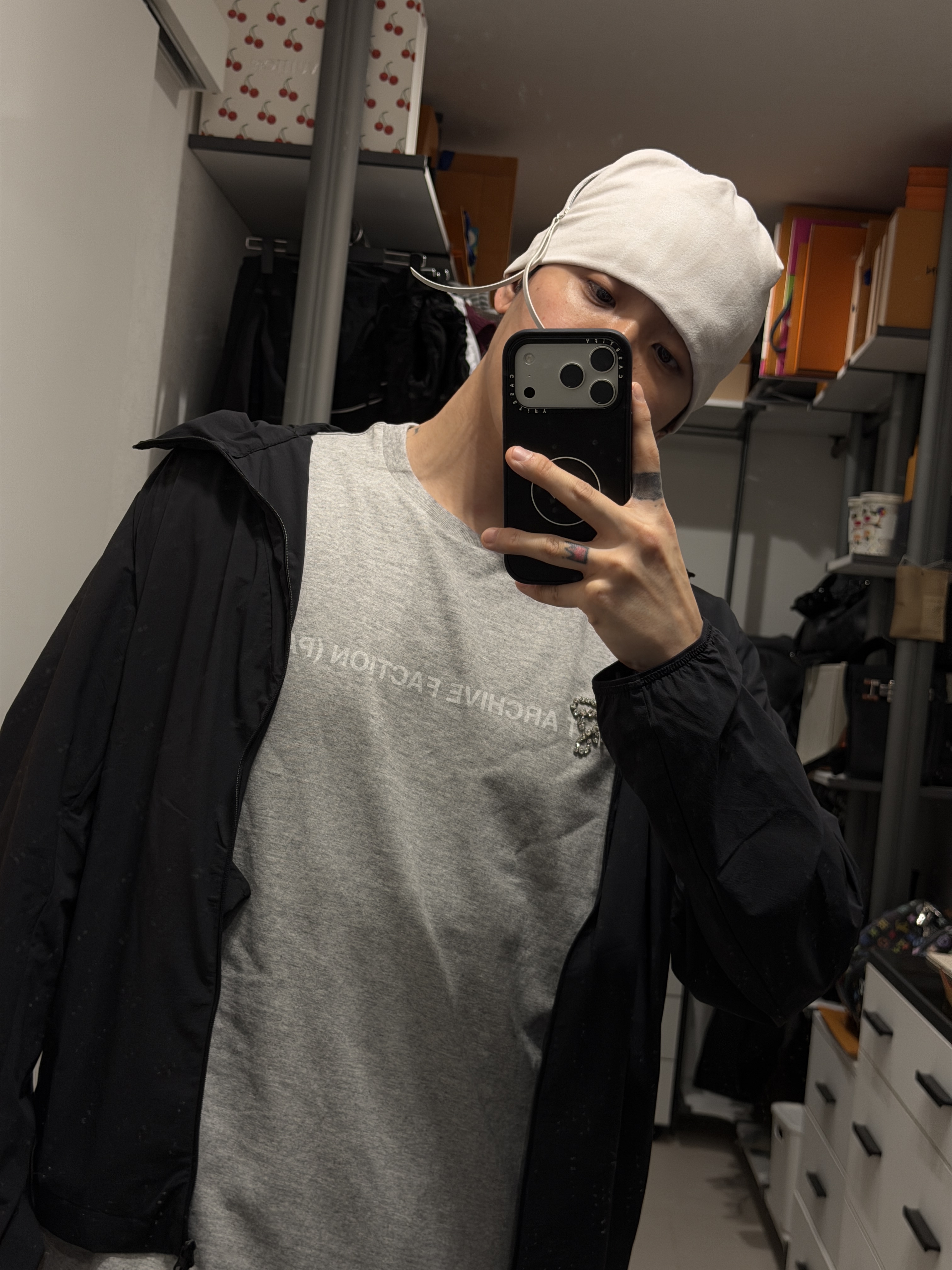 Post Archive Faction (Paf) x Central Cee Syna Runner Jacket Black, Post Archive Faction (Paf) x Central Cee Syna Beanie Light Gray 착용 스타일 - 2